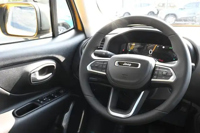 Jeep Renegade view 22