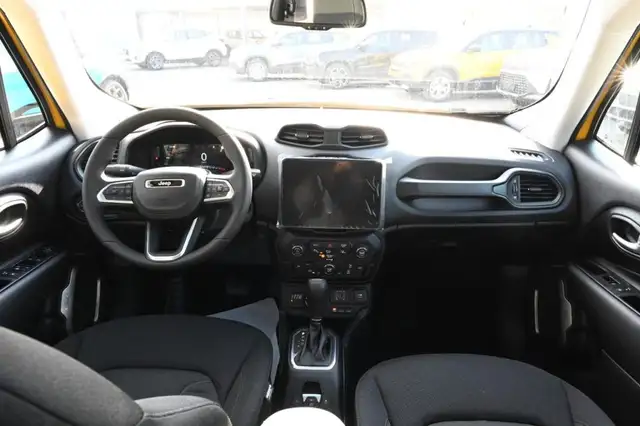 Jeep Renegade view 11