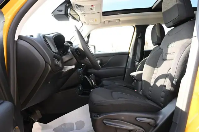 Jeep Renegade view 13