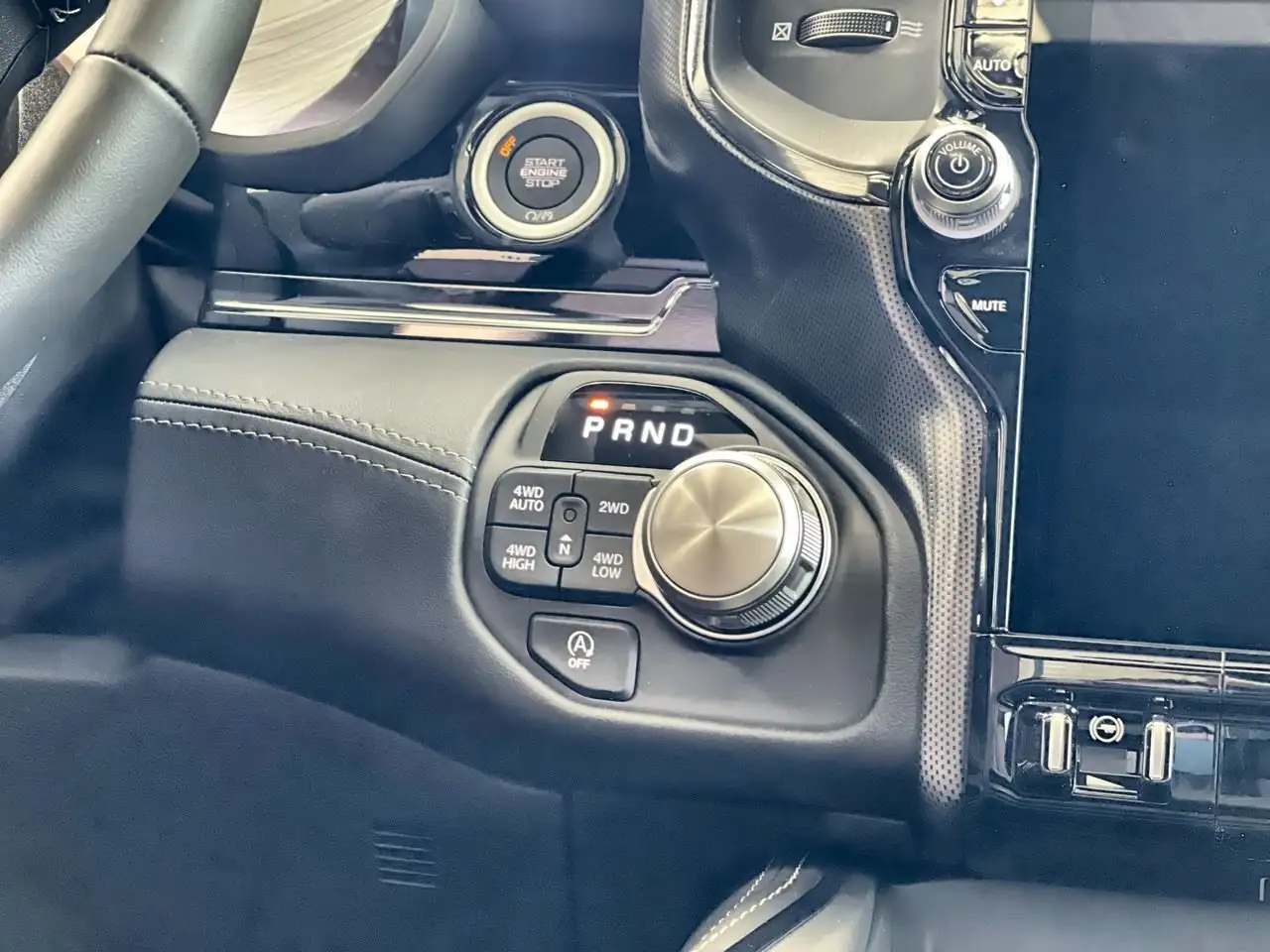 RAM 1500 снимка RAM 1500