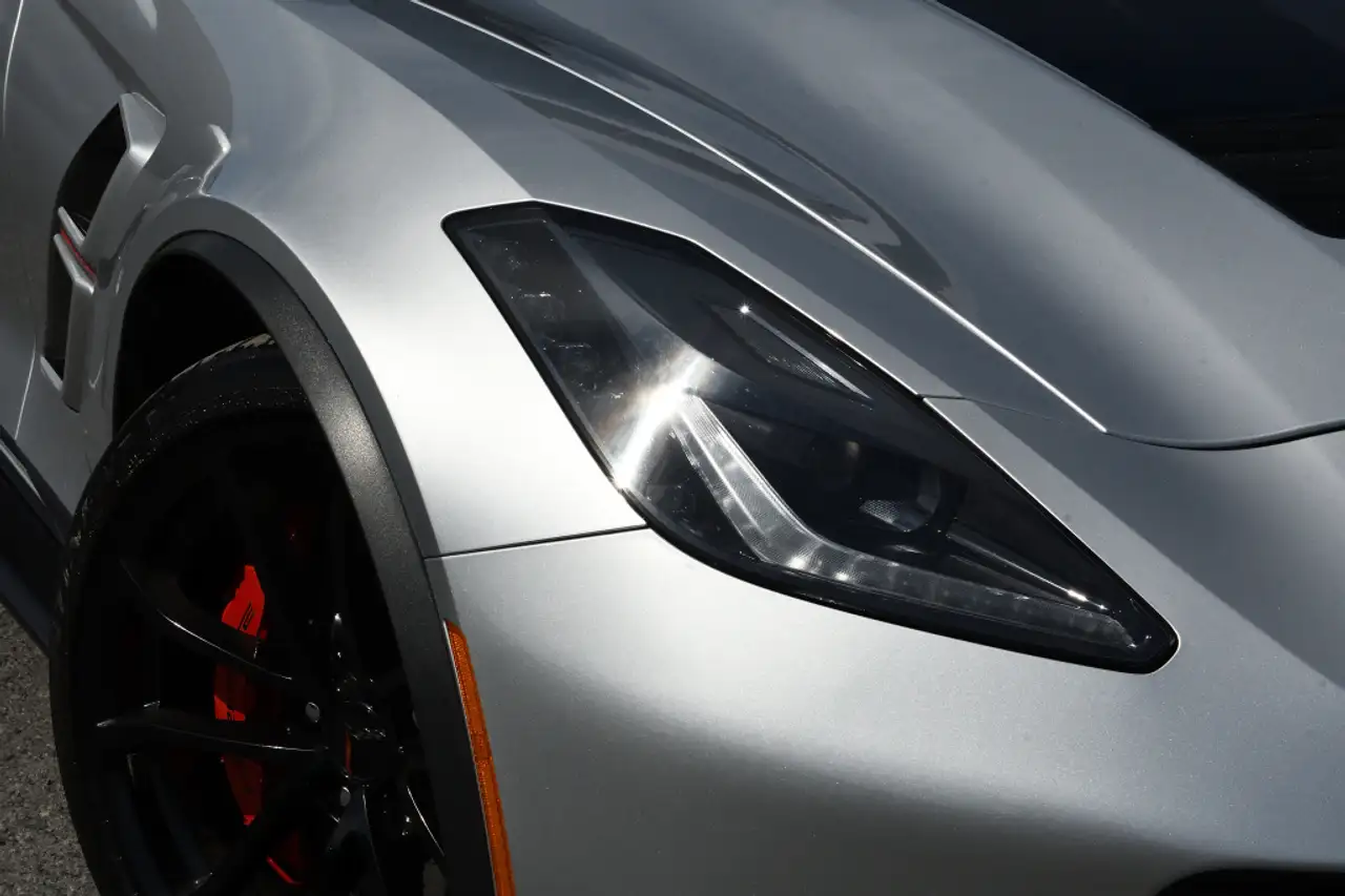 Chevrolet Corvette снимка Chevrolet Corvette