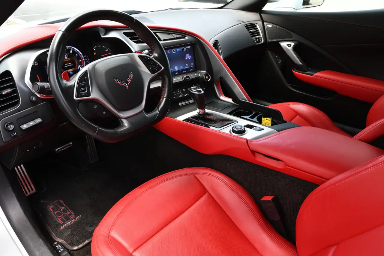 Chevrolet Corvette снимка Chevrolet Corvette