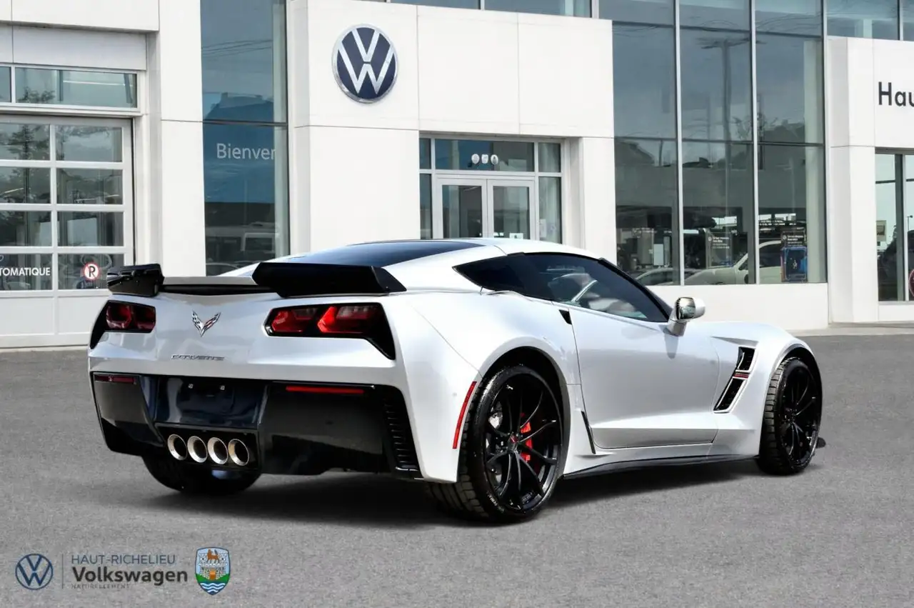 Chevrolet Corvette снимка Chevrolet Corvette
