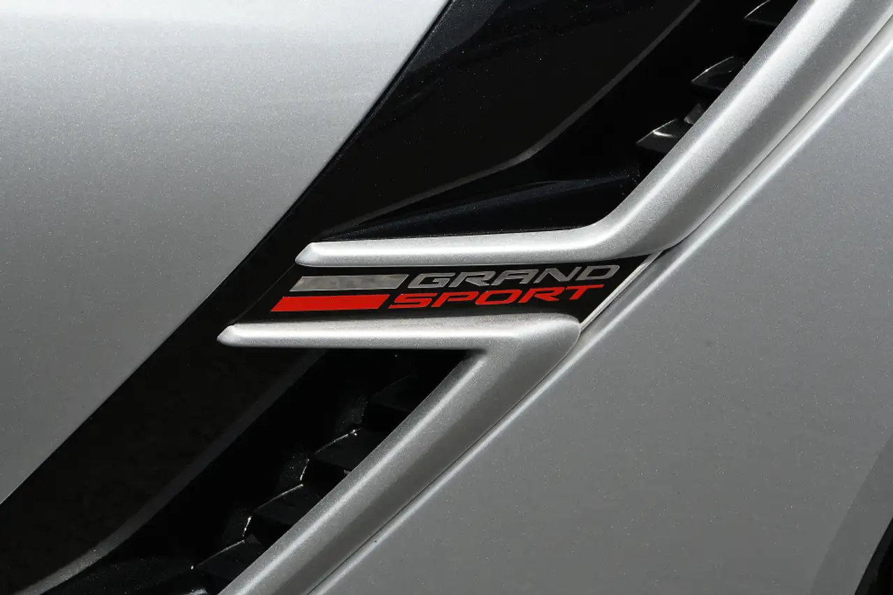 Chevrolet Corvette снимка Chevrolet Corvette
