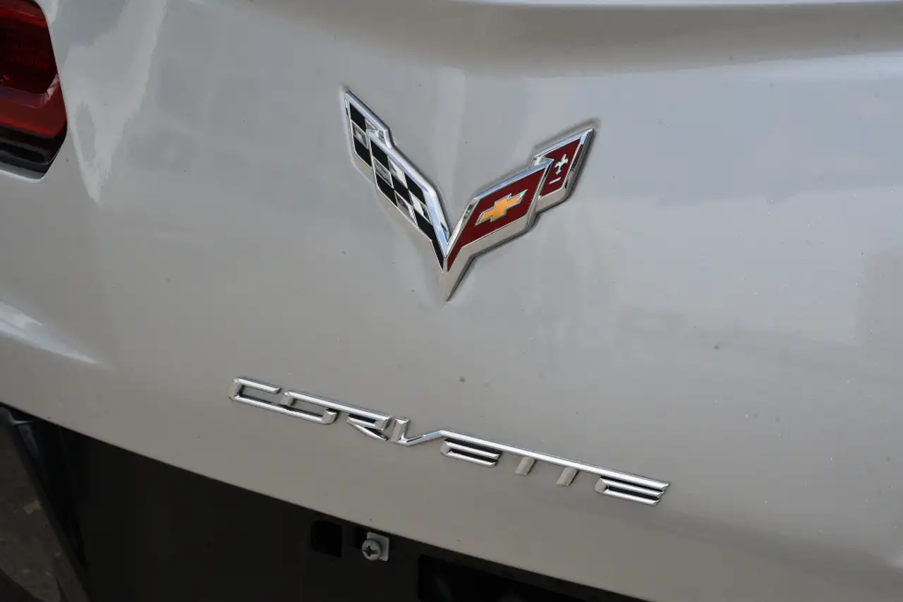 Chevrolet Corvette снимка Chevrolet Corvette