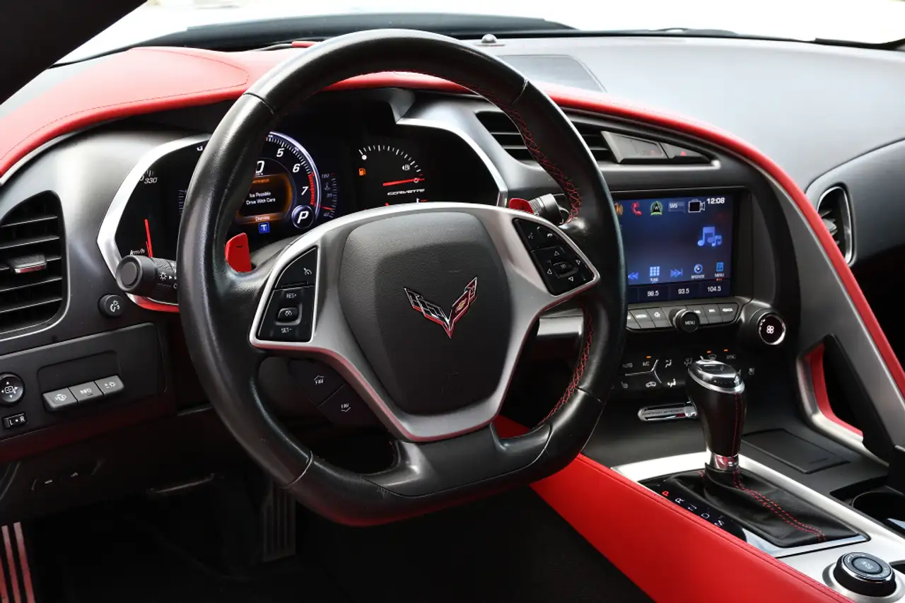 Chevrolet Corvette снимка Chevrolet Corvette