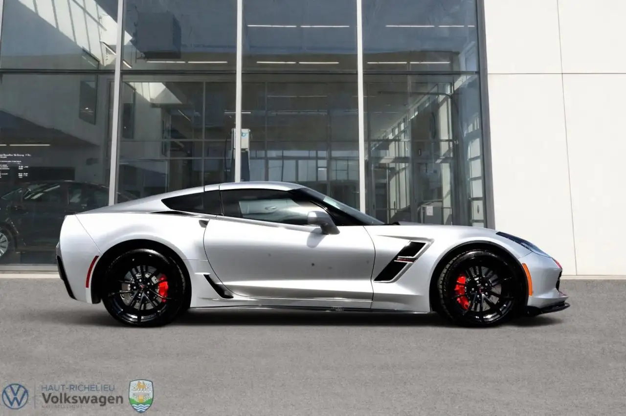 Chevrolet Corvette снимка Chevrolet Corvette