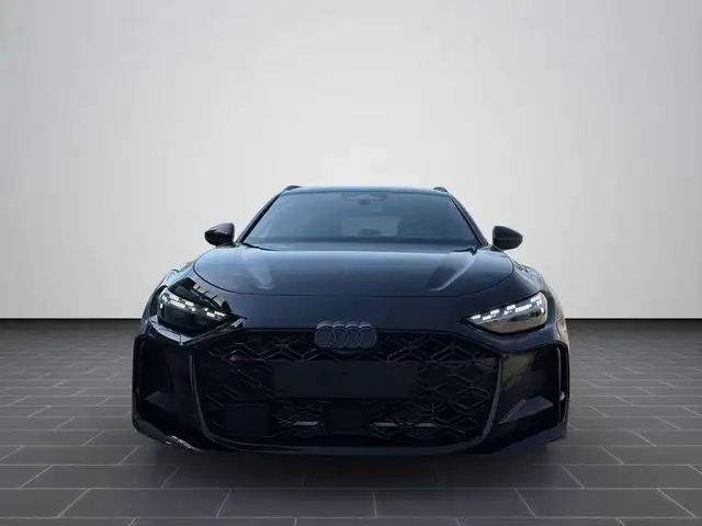 Audi RS5 view 4