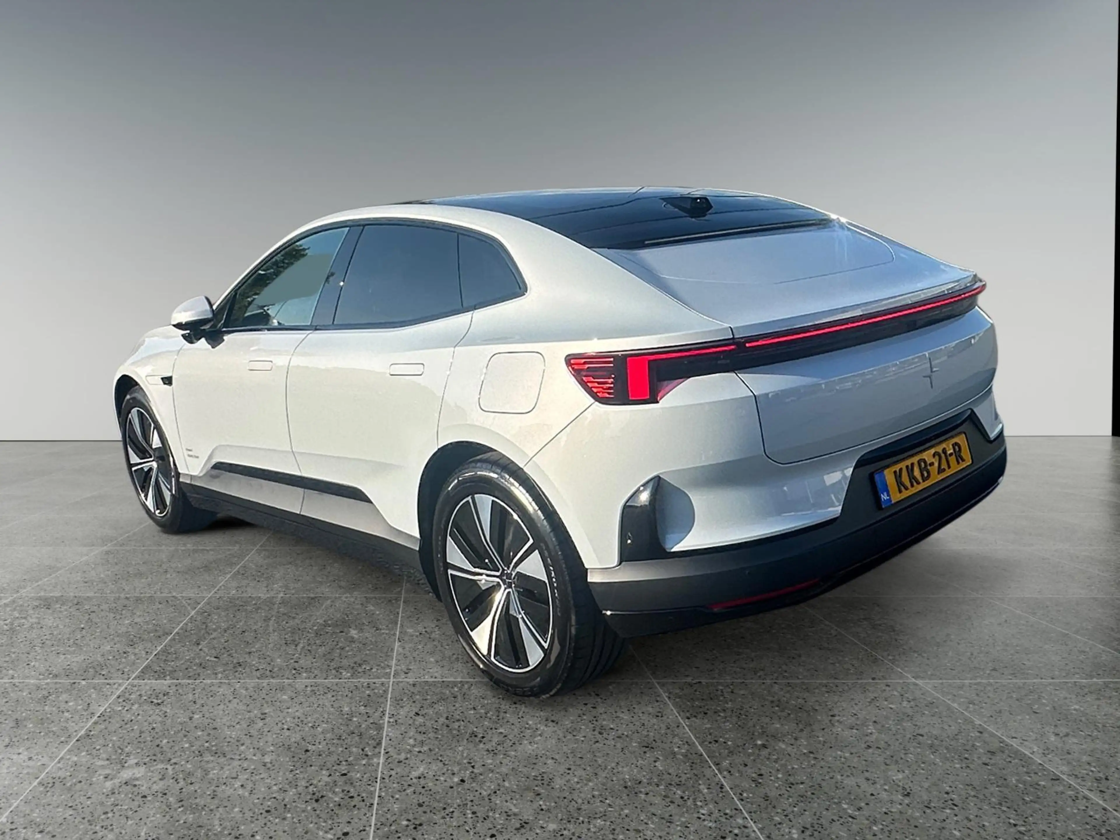 Polestar 4 Long Range Single motor Prime 100 kWh — photo 3
