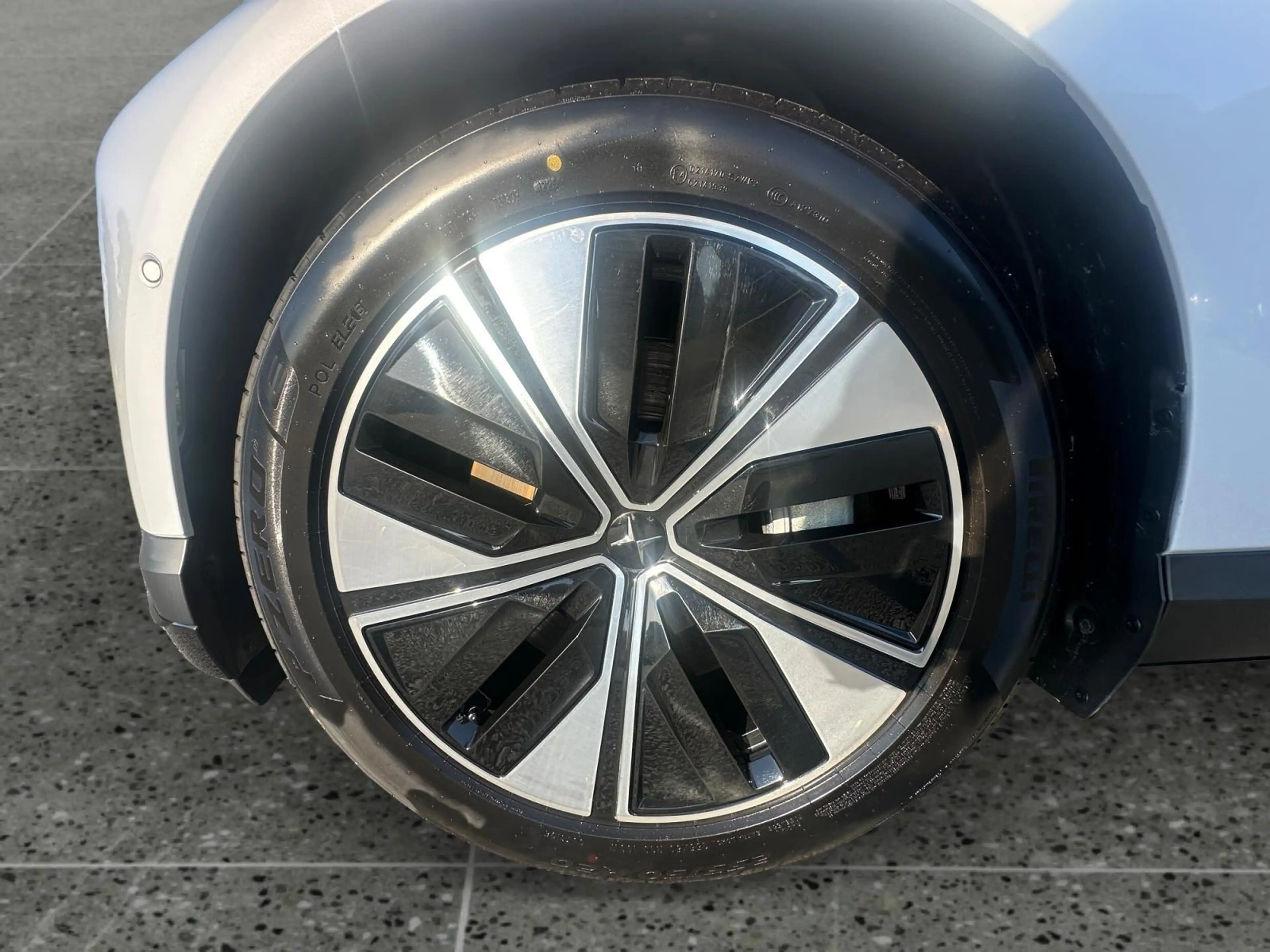 Polestar 4 Long Range Single motor Prime 100 kWh — photo 9
