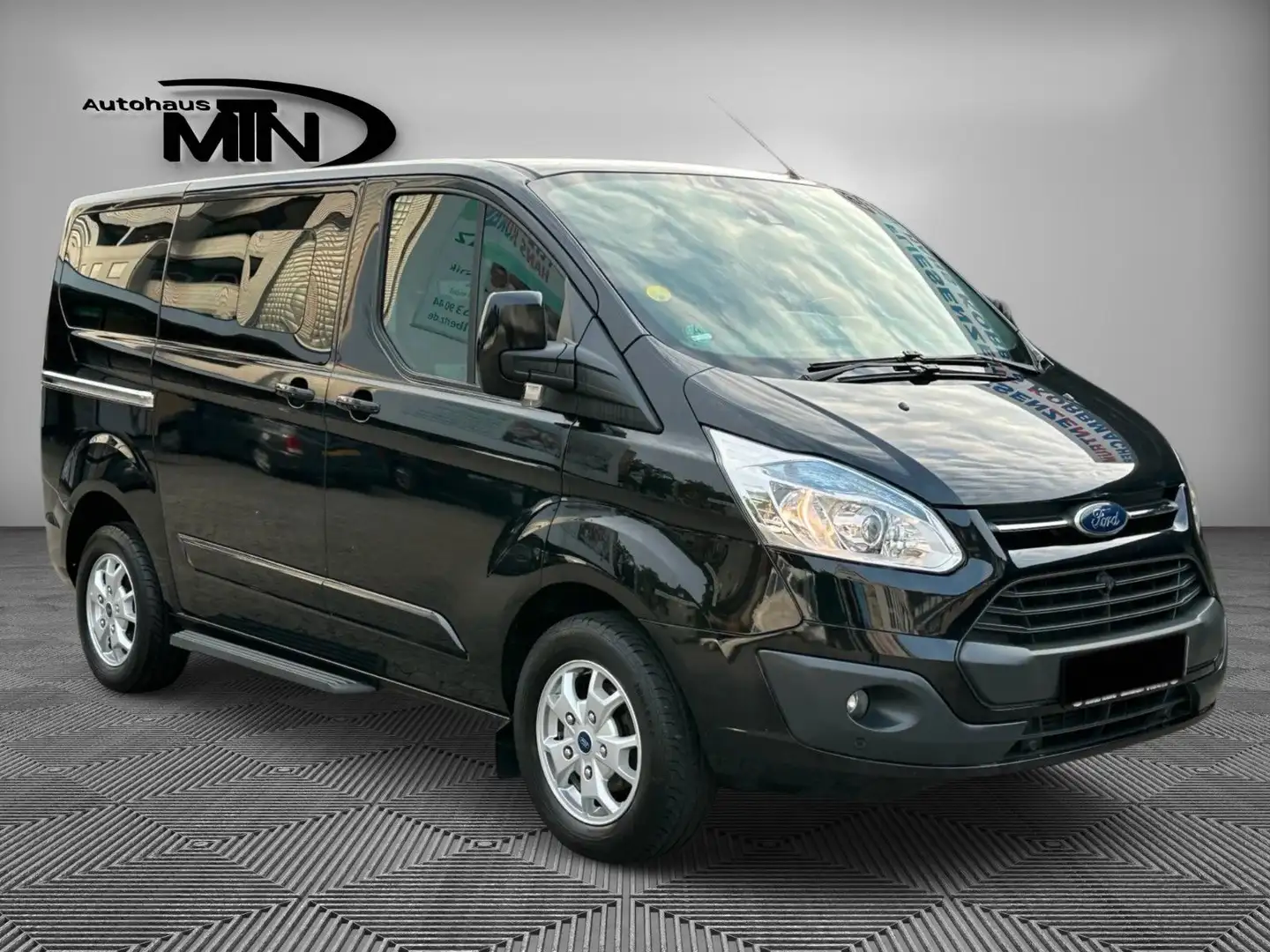 Ford Tourneo Custom 8.Stz Klima R.Kamera Tempomat AHK Černá - 1