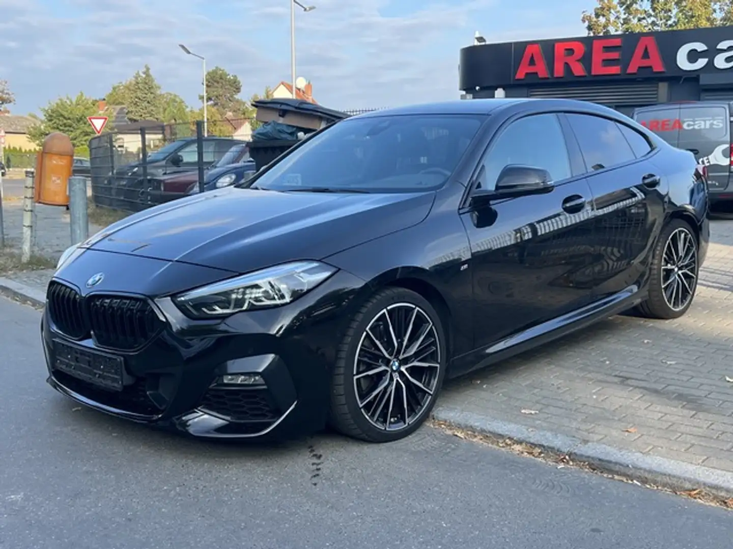 BMW 220 220d Gran Coupe *xDrive*M-Sport* LIVE*HUD*ACC* Zwart - 1