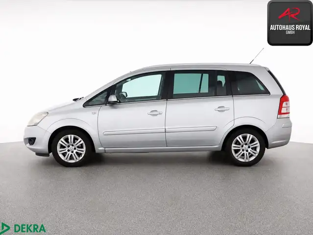 Opel Zafira view 2