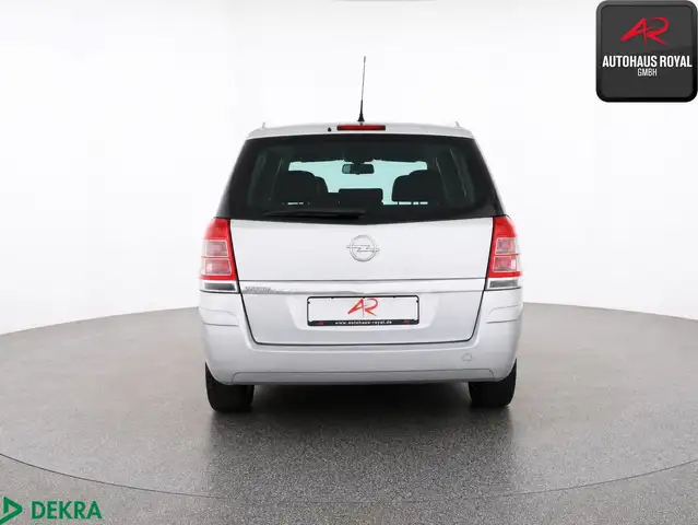 Opel Zafira view 4
