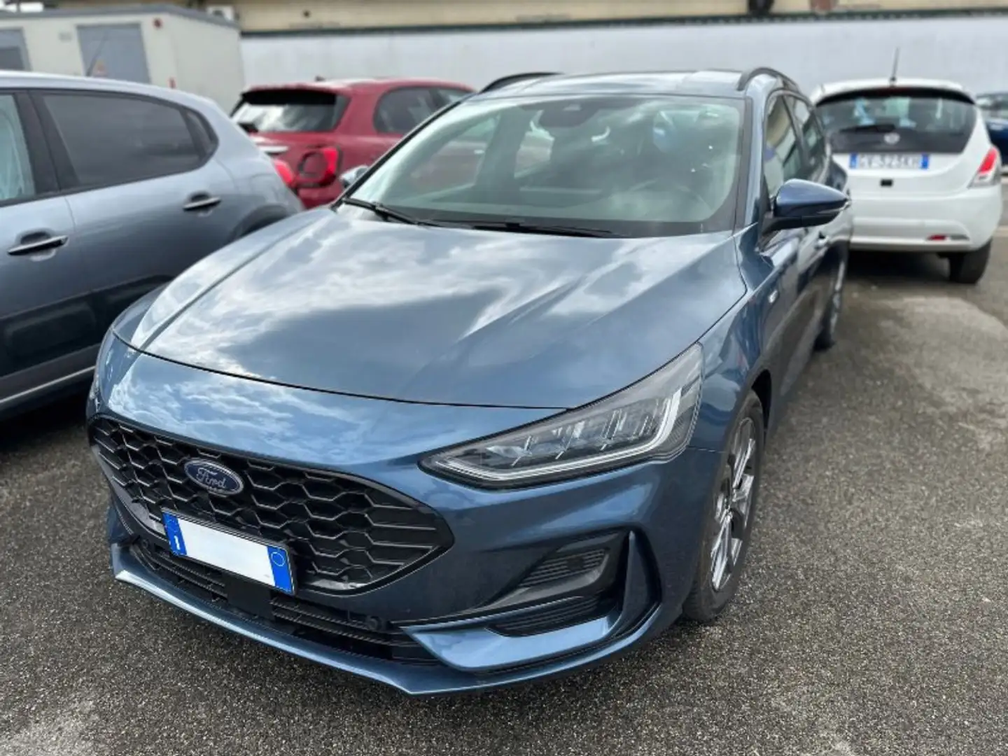 Ford Focus Wagon 1.0 EcoBoost Hybrid ST-line Design Blau - 1