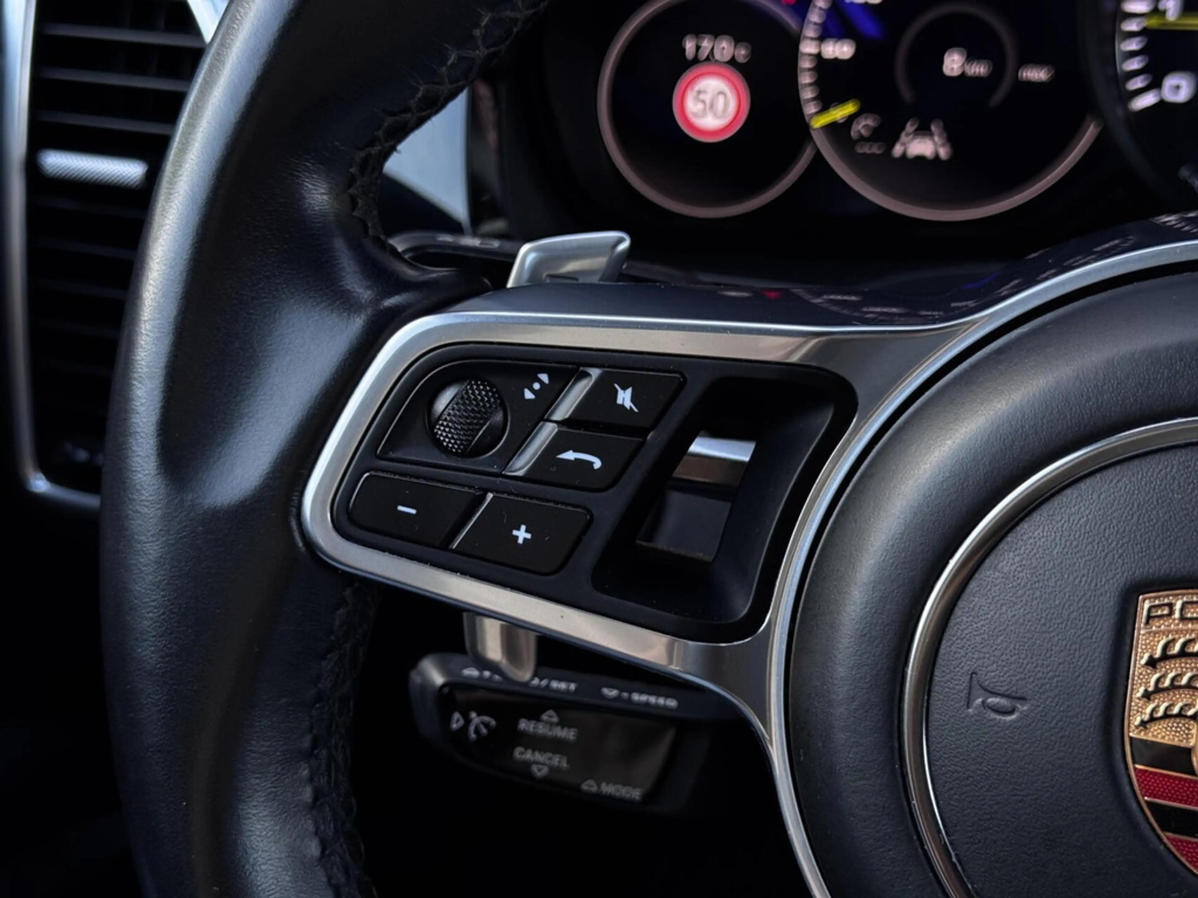 Porsche Cayenne 3.0 E-Hybrid | SOH 87% | Panodak | Sport Chrono | — photo 43