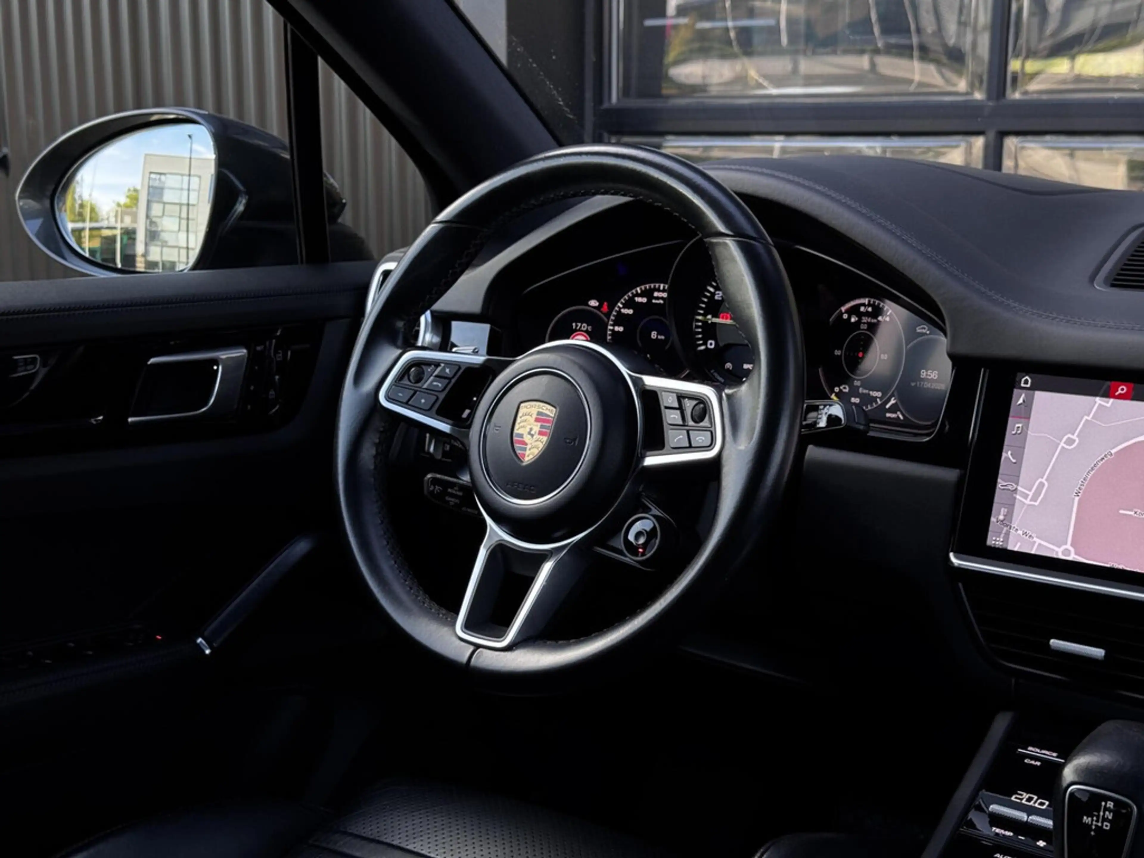 Porsche Cayenne 3.0 E-Hybrid | SOH 87% | Panodak | Sport Chrono | — photo 30