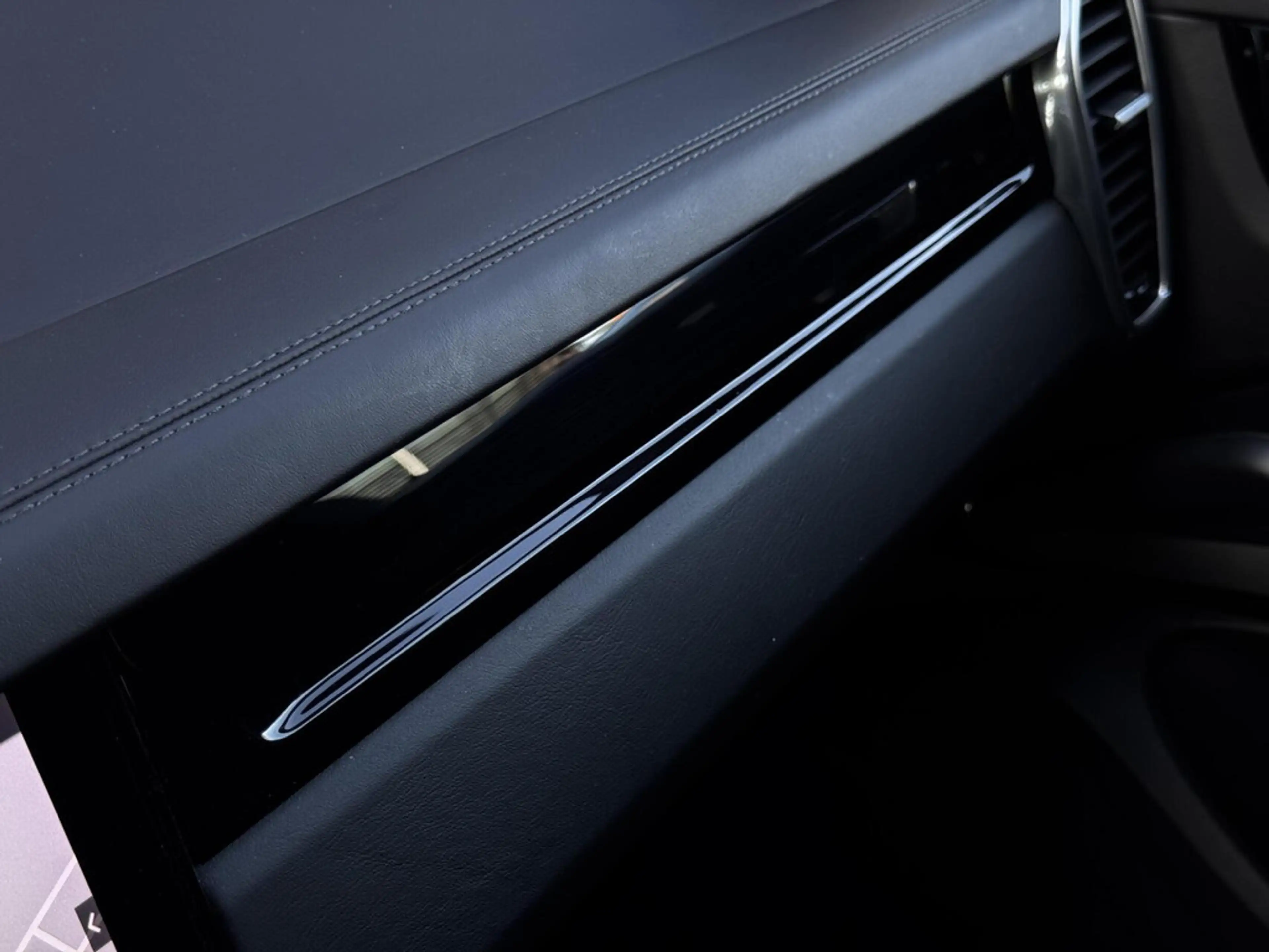 Porsche Cayenne 3.0 E-Hybrid | SOH 87% | Panodak | Sport Chrono | — photo 27