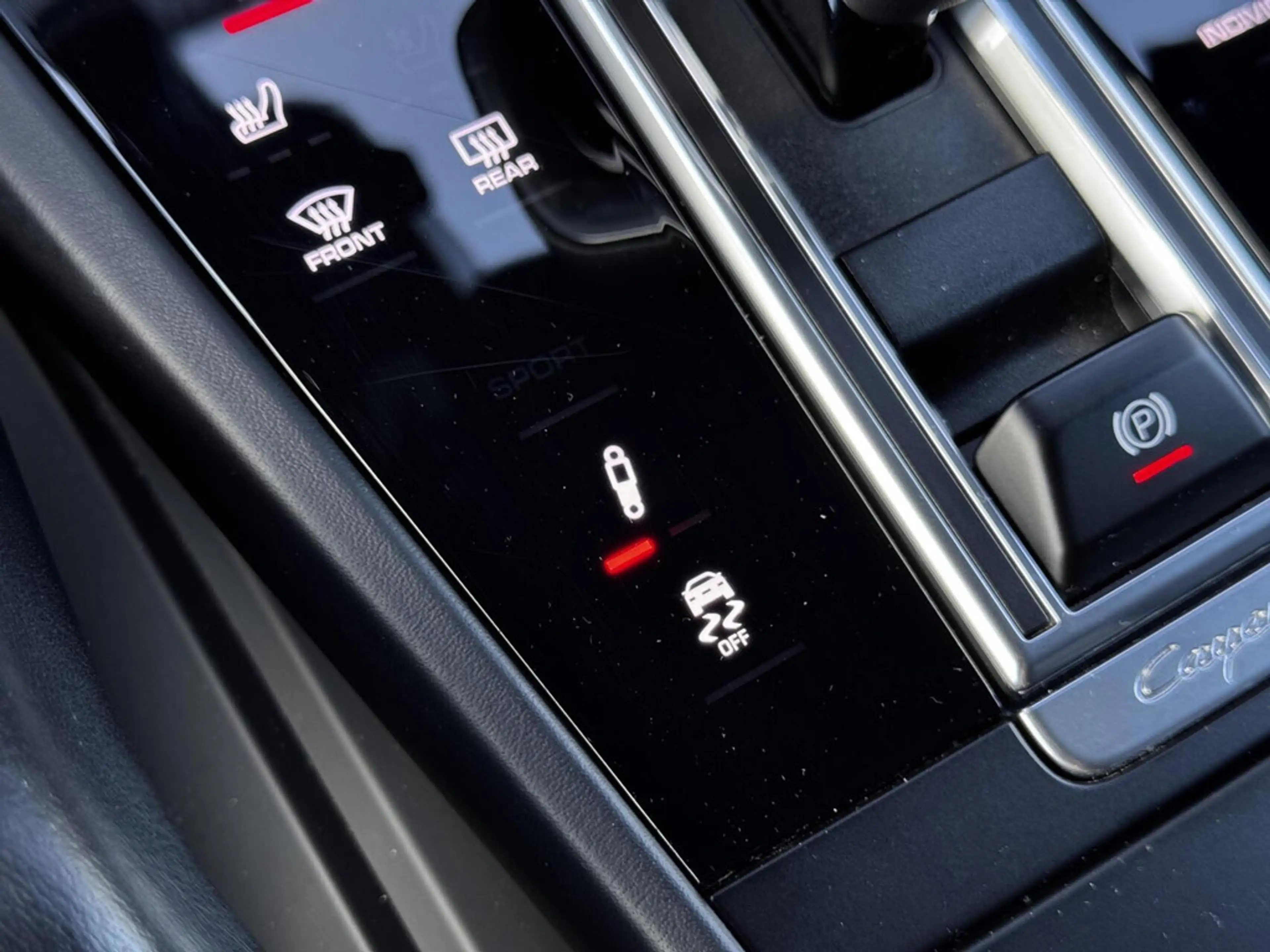 Porsche Cayenne 3.0 E-Hybrid | SOH 87% | Panodak | Sport Chrono | — photo 32