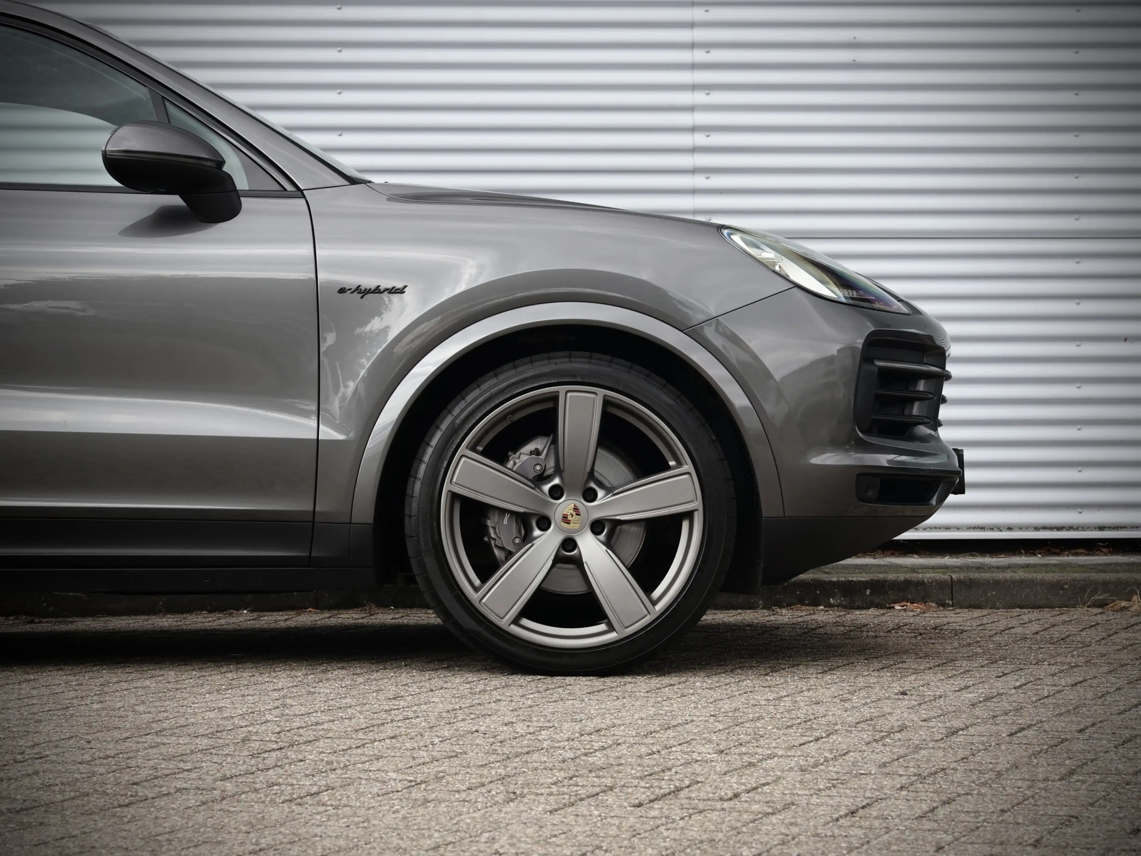 Porsche Cayenne 3.0 E-Hybrid | SOH 87% | Panodak | Sport Chrono | — photo 15