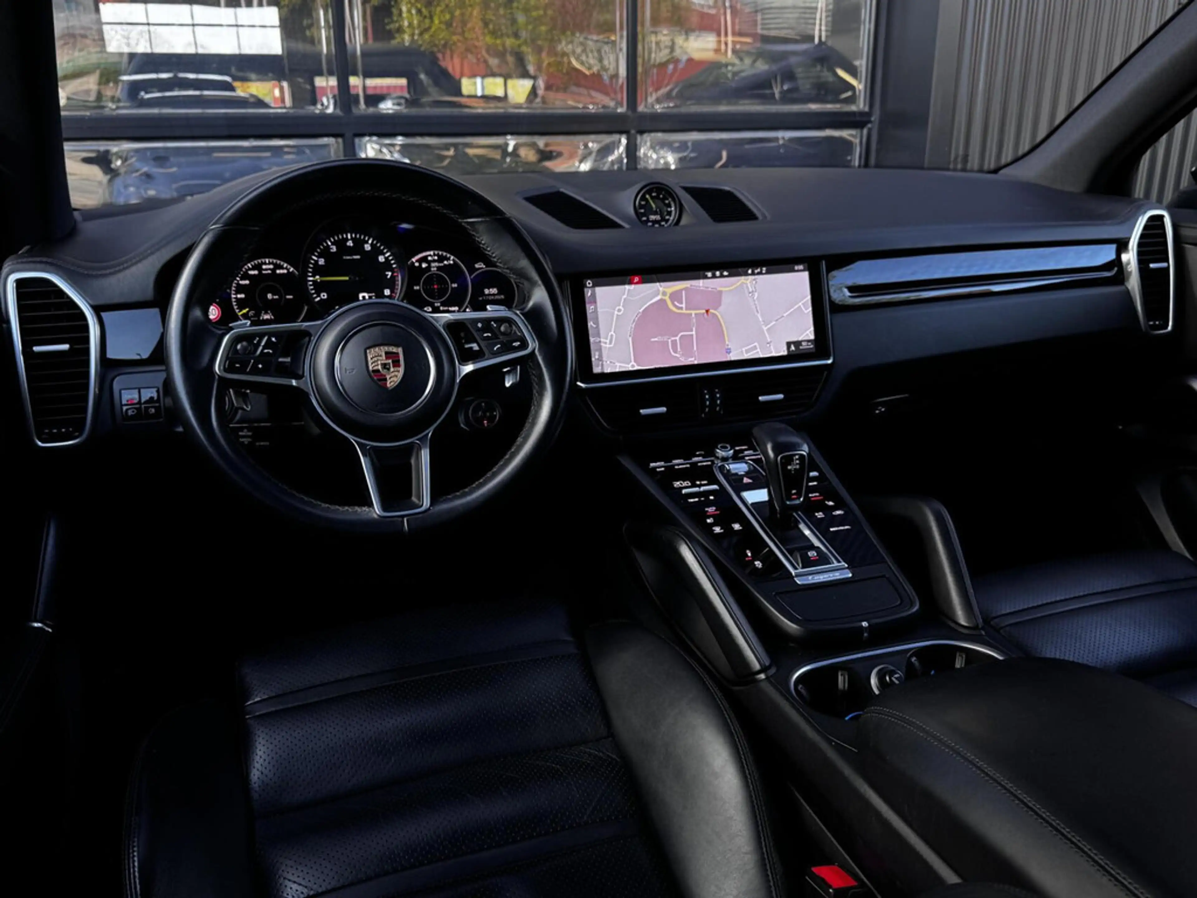 Porsche Cayenne 3.0 E-Hybrid | SOH 87% | Panodak | Sport Chrono | — photo 5