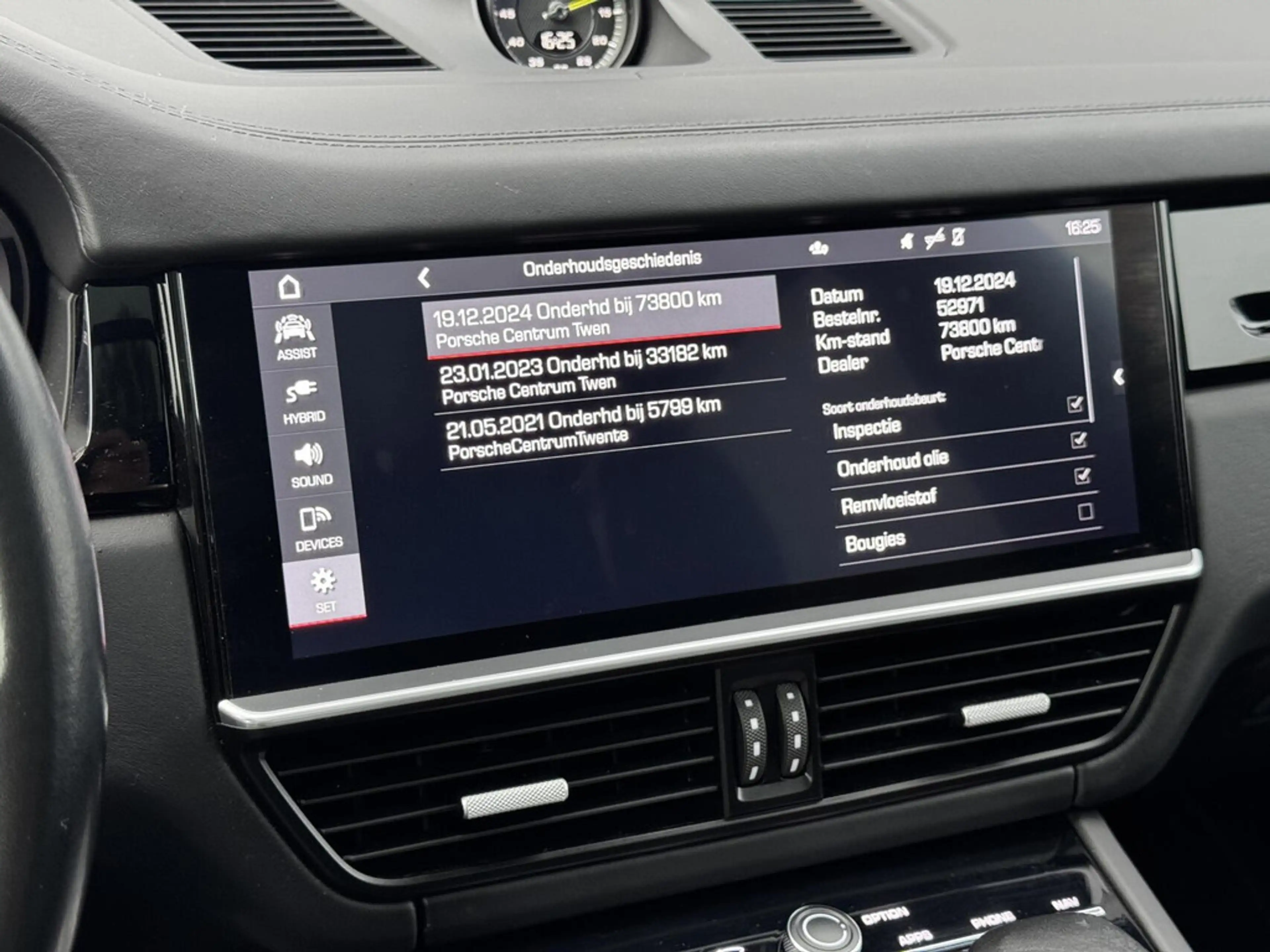 Porsche Cayenne 3.0 E-Hybrid | SOH 87% | Panodak | Sport Chrono | — photo 24