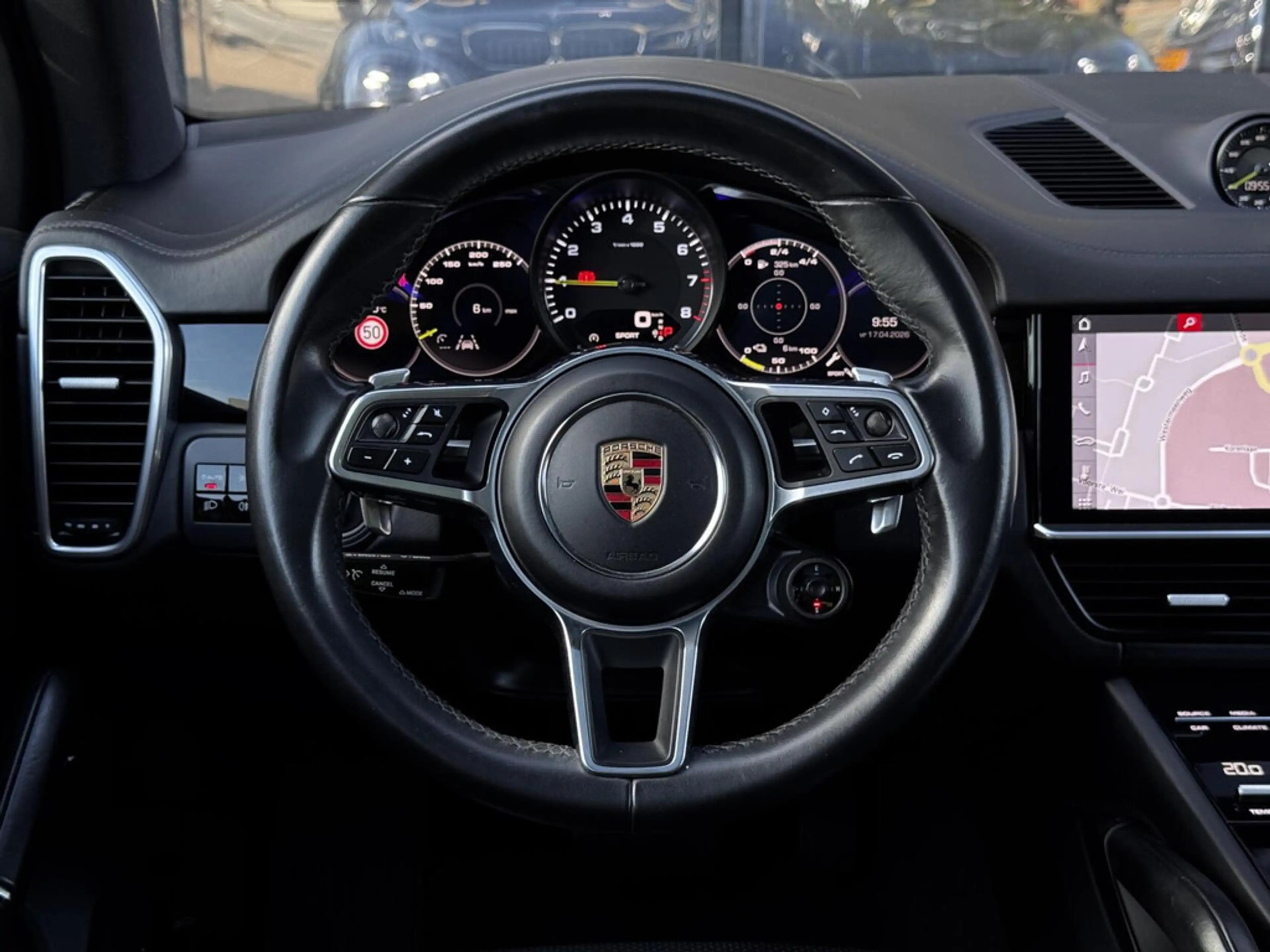 Porsche Cayenne 3.0 E-Hybrid | SOH 87% | Panodak | Sport Chrono | — photo 16