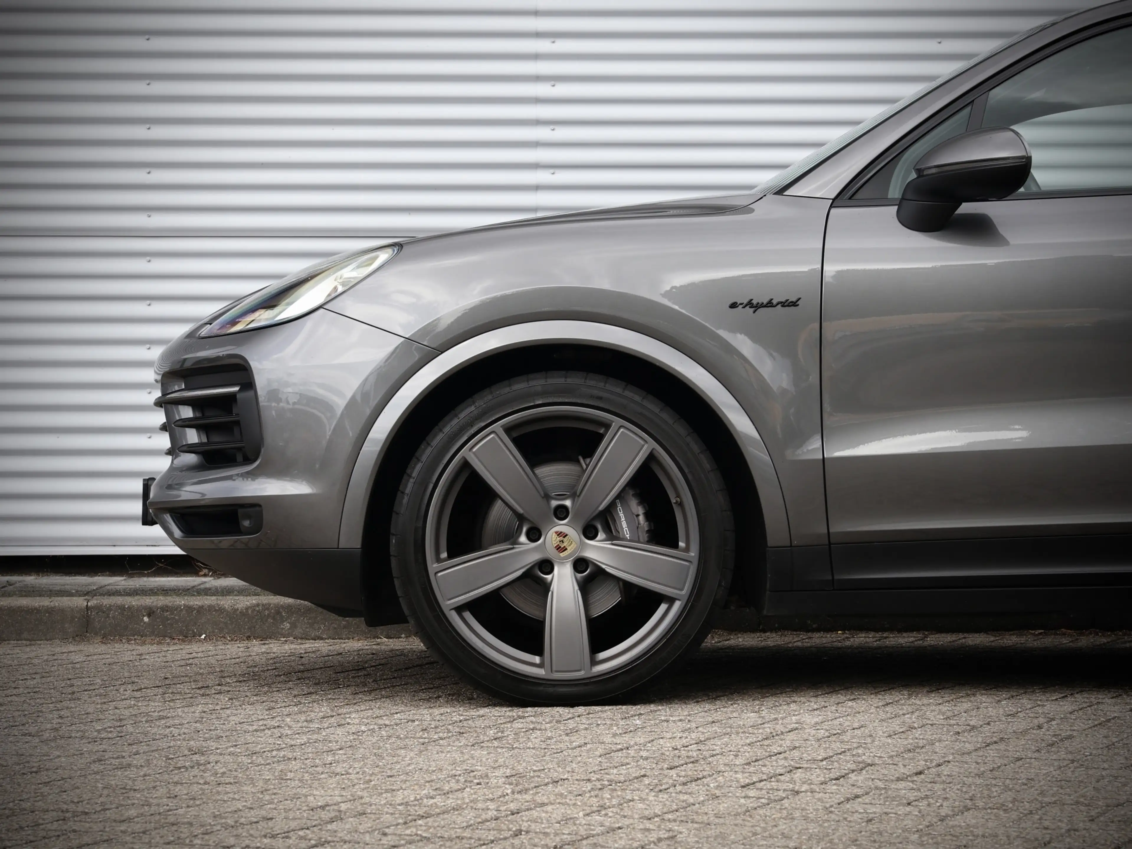Porsche Cayenne 3.0 E-Hybrid | SOH 87% | Panodak | Sport Chrono | — photo 10