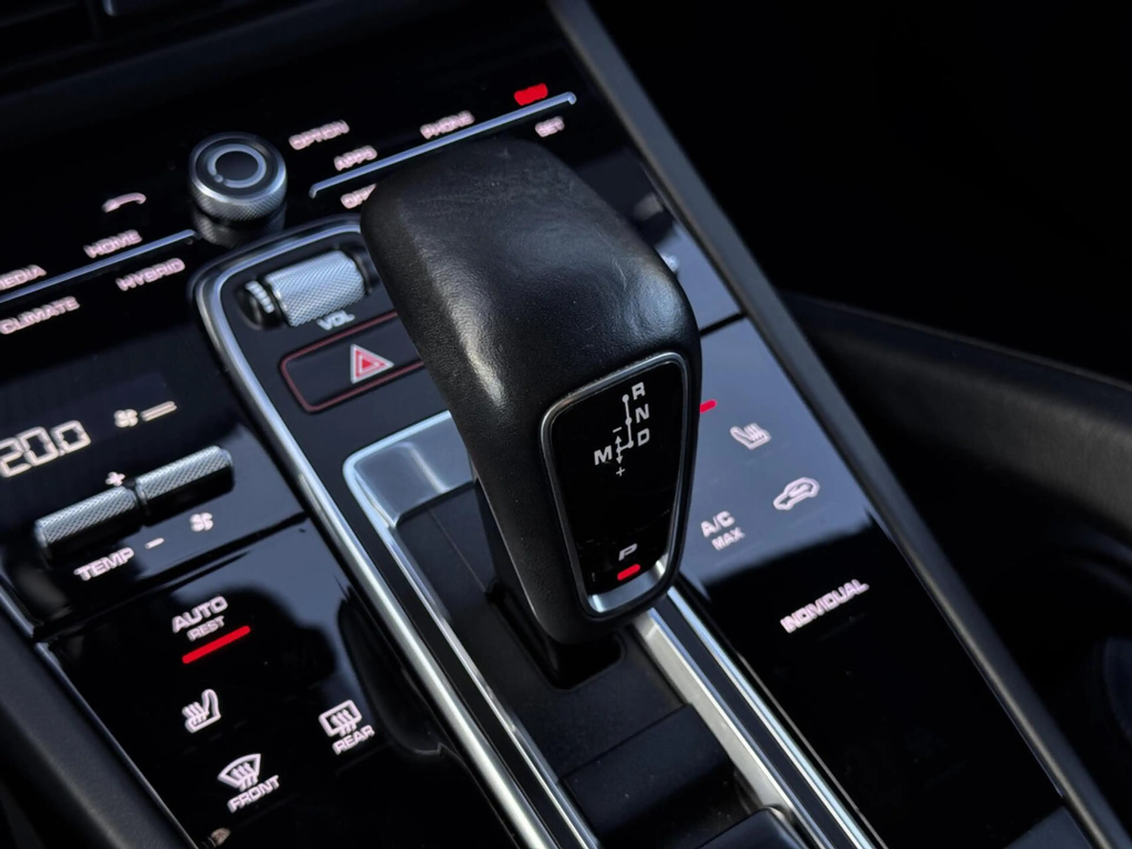 Porsche Cayenne 3.0 E-Hybrid | SOH 87% | Panodak | Sport Chrono | — photo 31