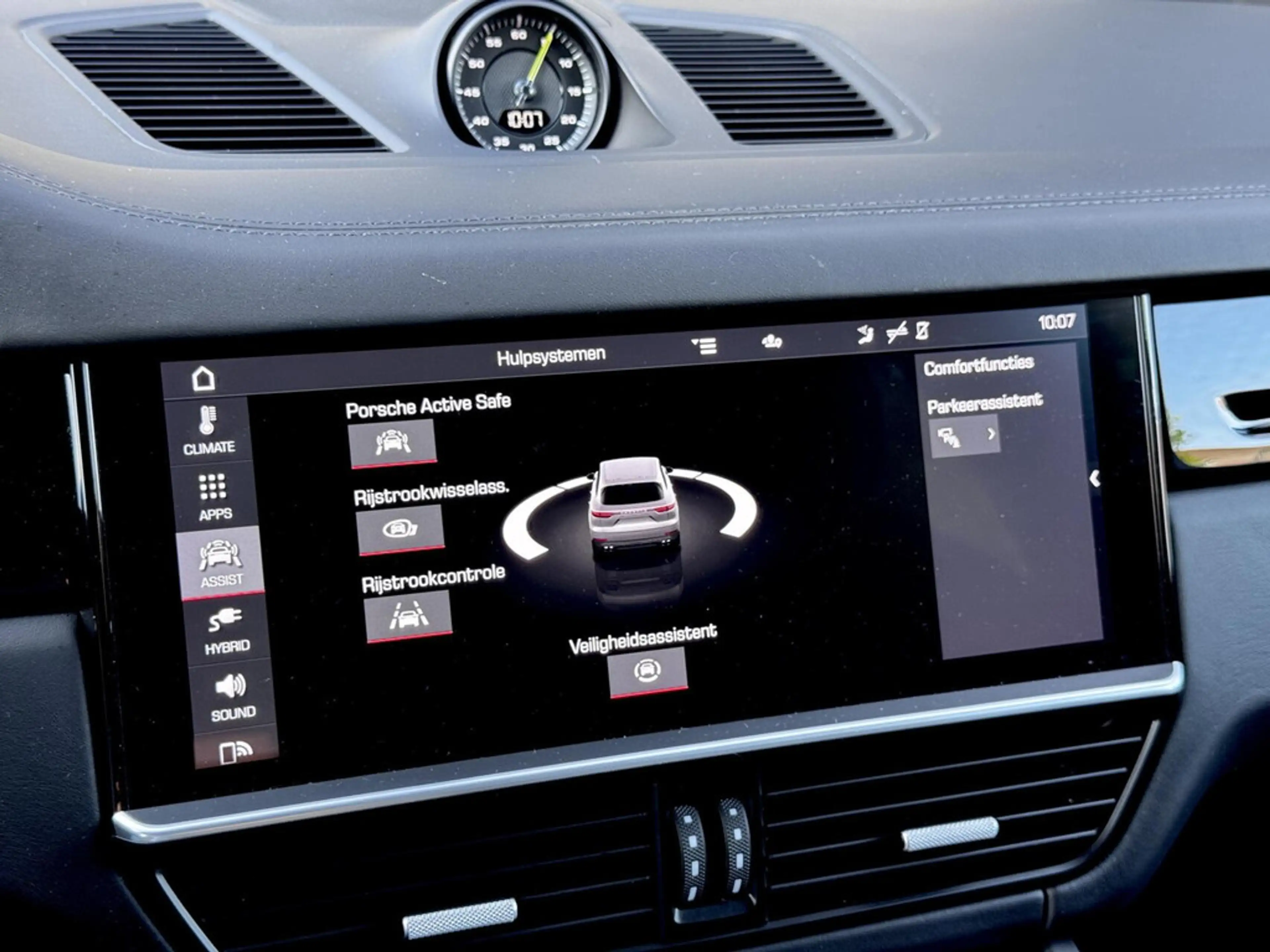 Porsche Cayenne 3.0 E-Hybrid | SOH 87% | Panodak | Sport Chrono | — photo 23