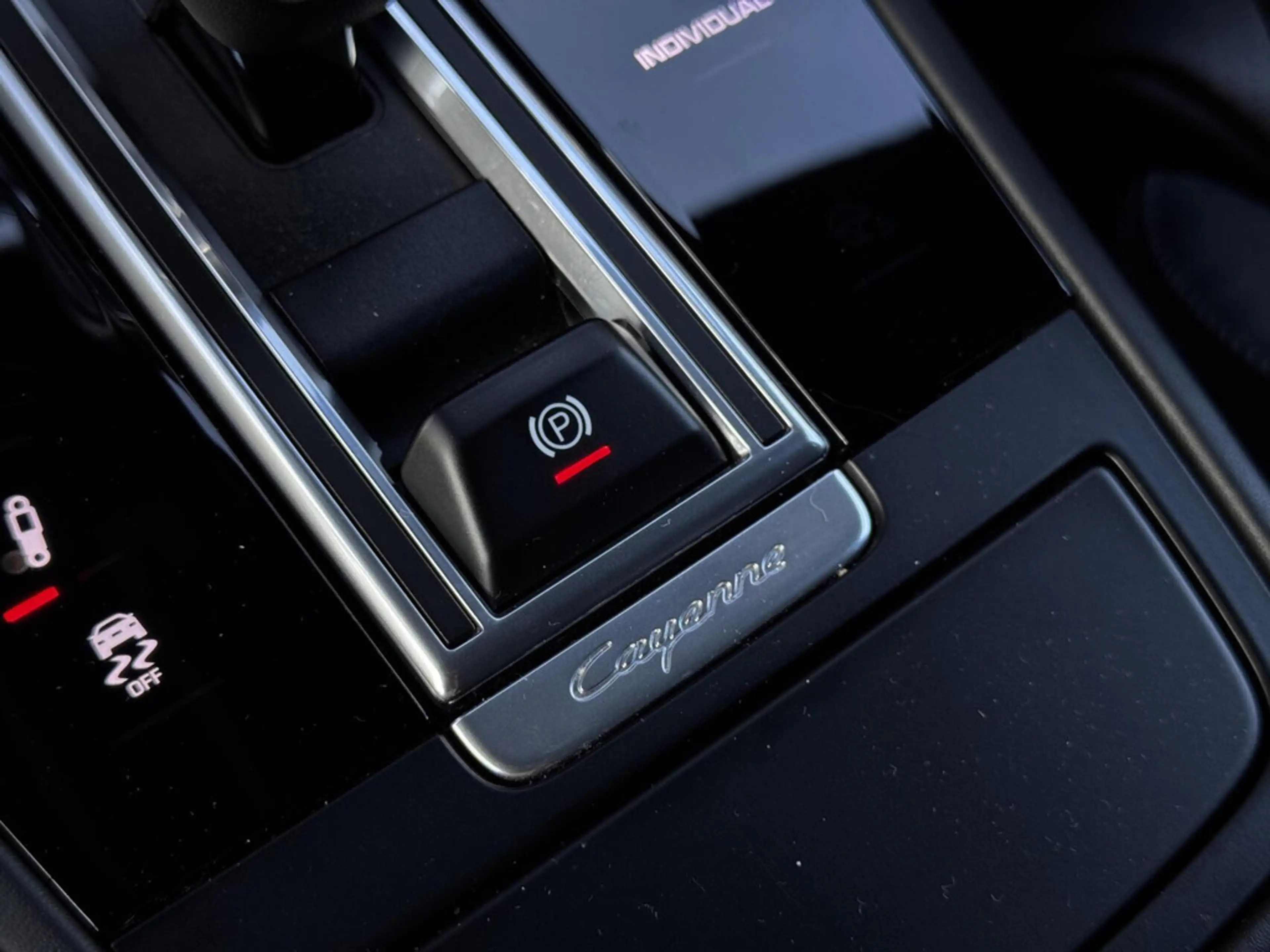 Porsche Cayenne 3.0 E-Hybrid | SOH 87% | Panodak | Sport Chrono | — photo 38