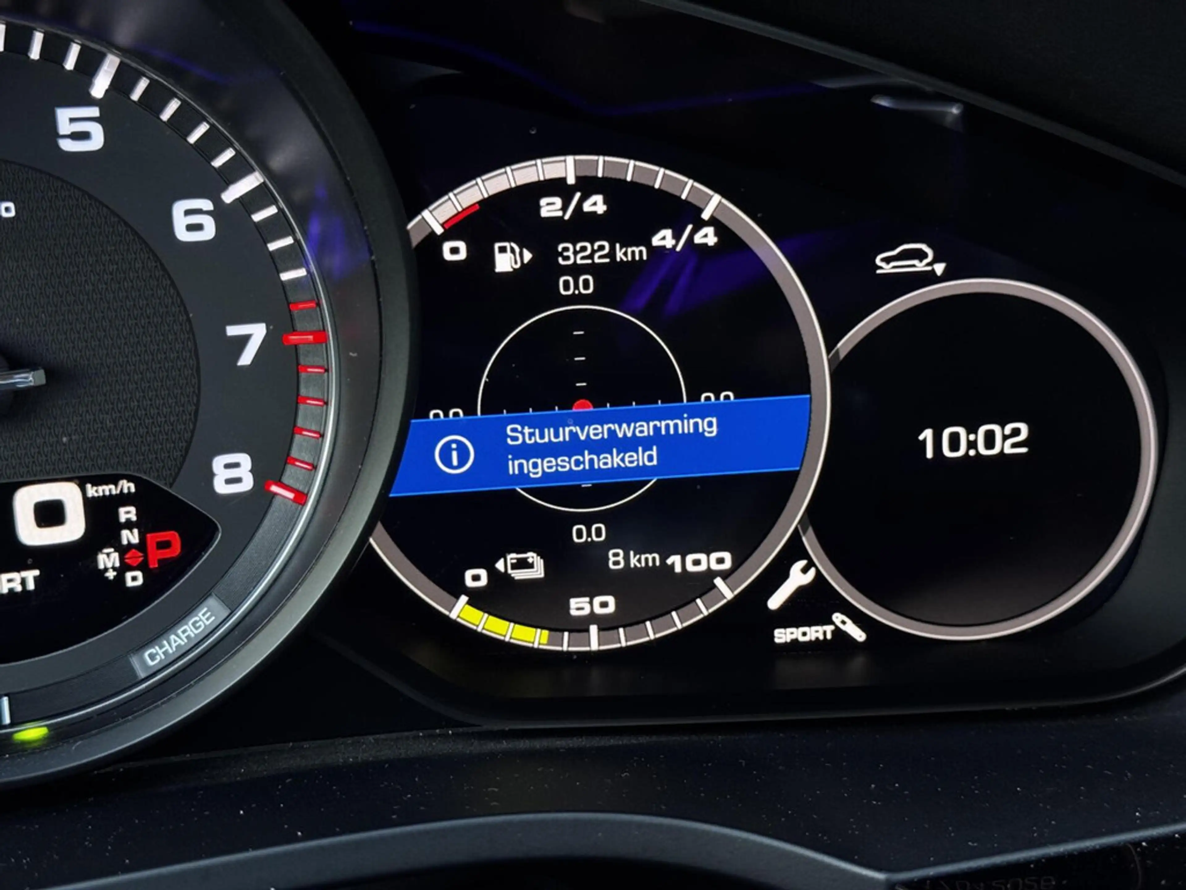 Porsche Cayenne 3.0 E-Hybrid | SOH 87% | Panodak | Sport Chrono | — photo 50