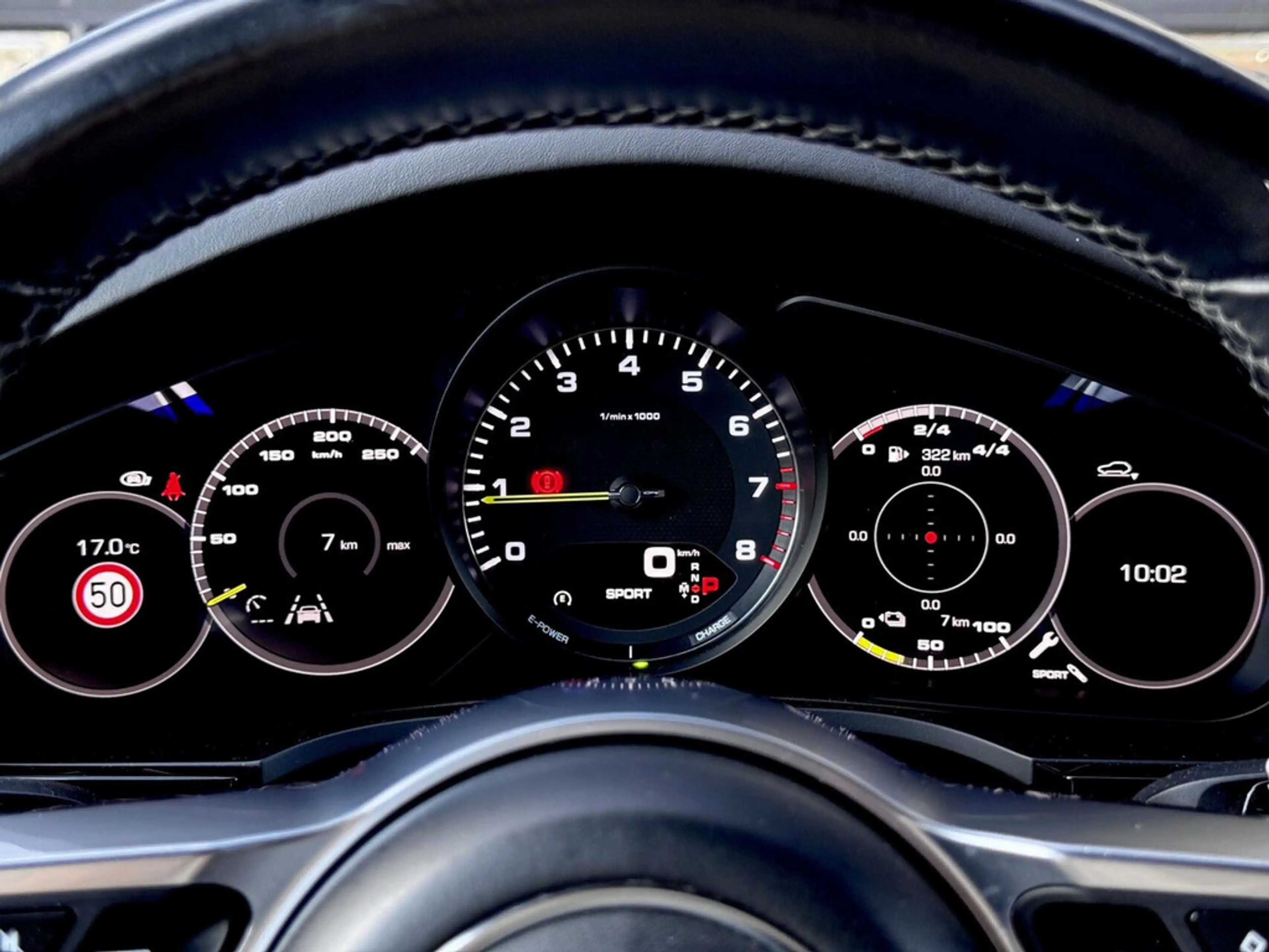 Porsche Cayenne 3.0 E-Hybrid | SOH 87% | Panodak | Sport Chrono | — photo 42