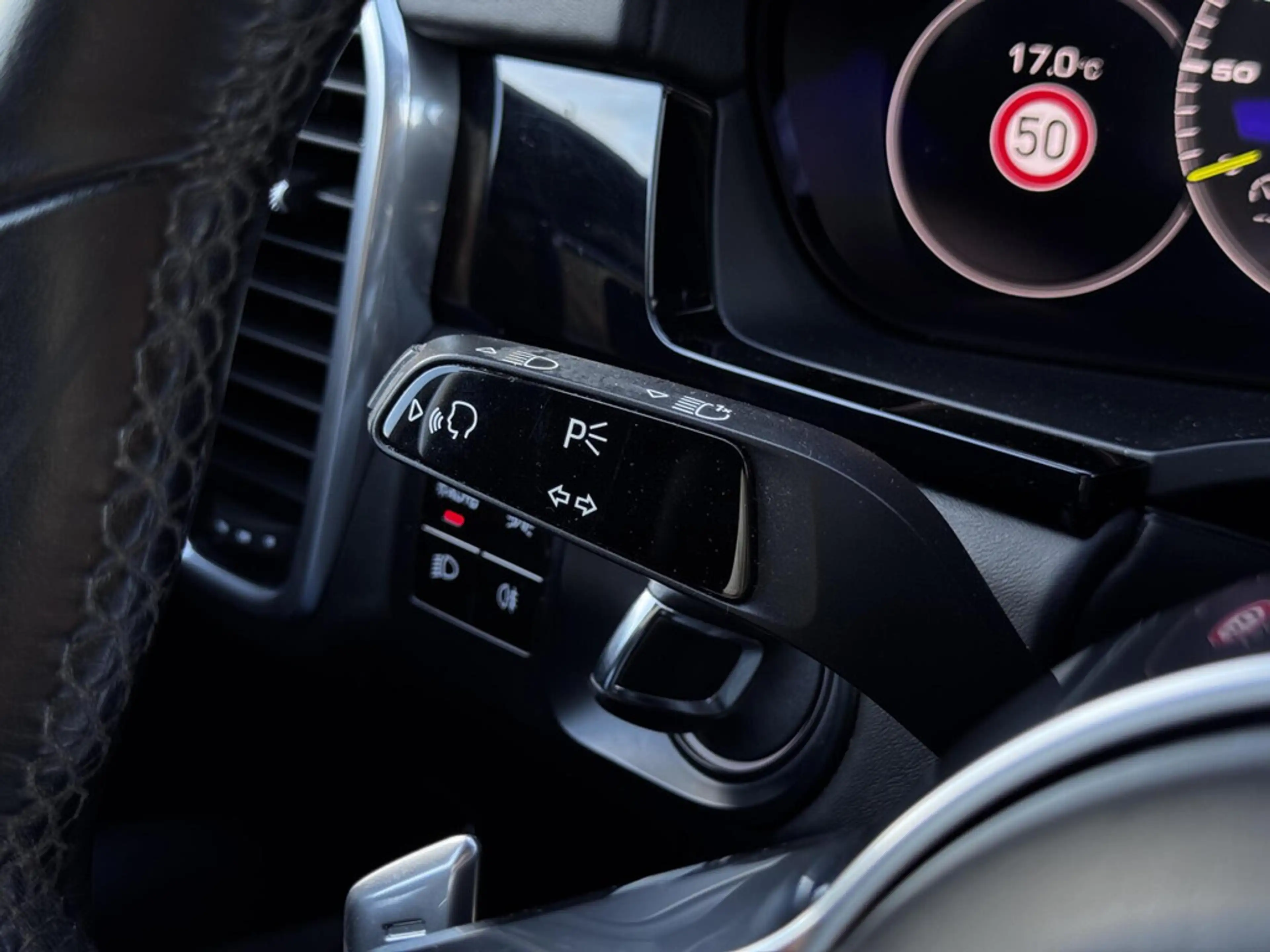 Porsche Cayenne 3.0 E-Hybrid | SOH 87% | Panodak | Sport Chrono | — photo 45