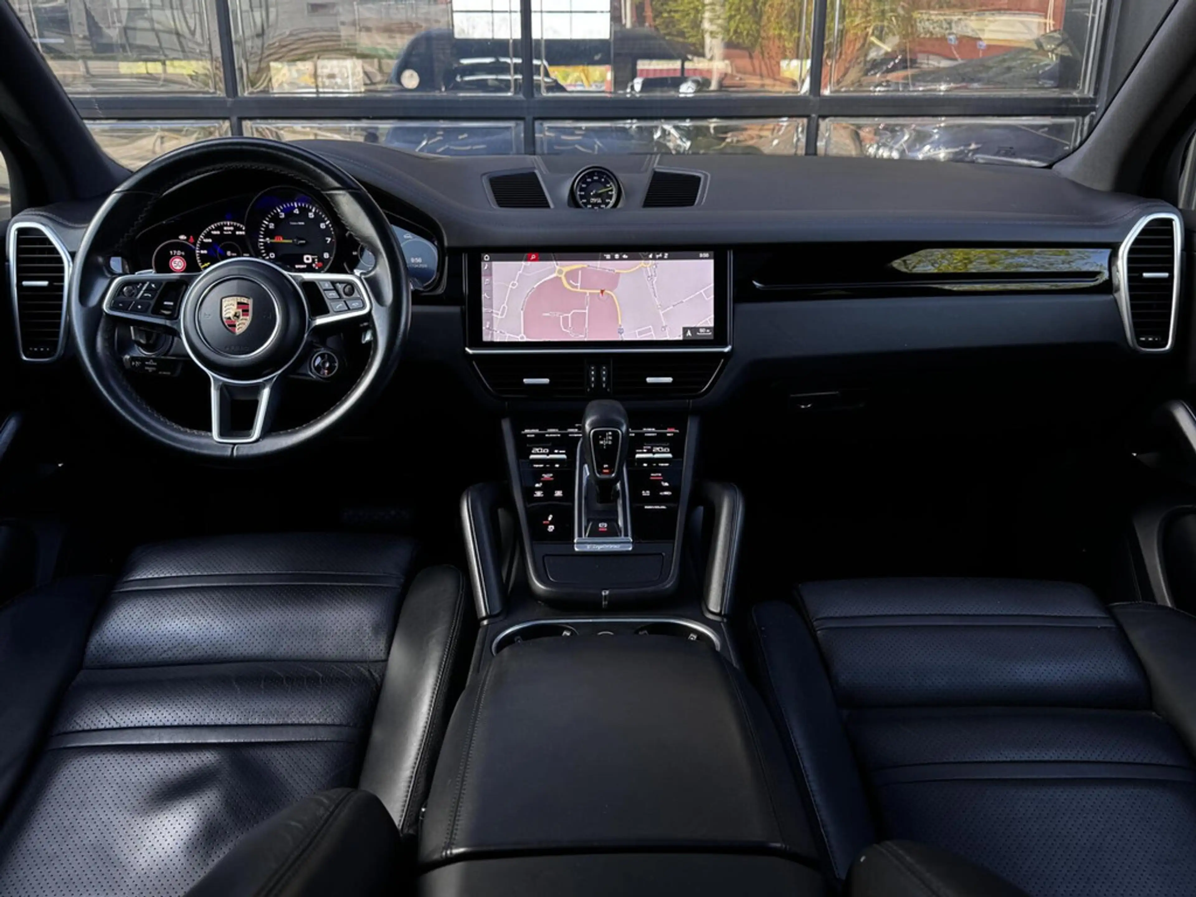 Porsche Cayenne 3.0 E-Hybrid | SOH 87% | Panodak | Sport Chrono | — photo 17