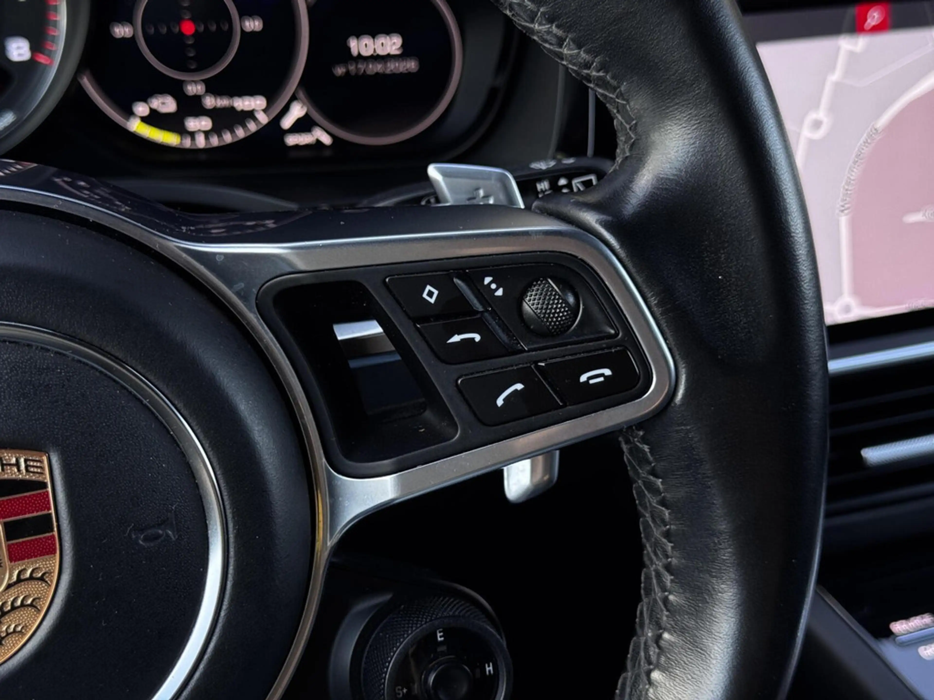 Porsche Cayenne 3.0 E-Hybrid | SOH 87% | Panodak | Sport Chrono | — photo 44