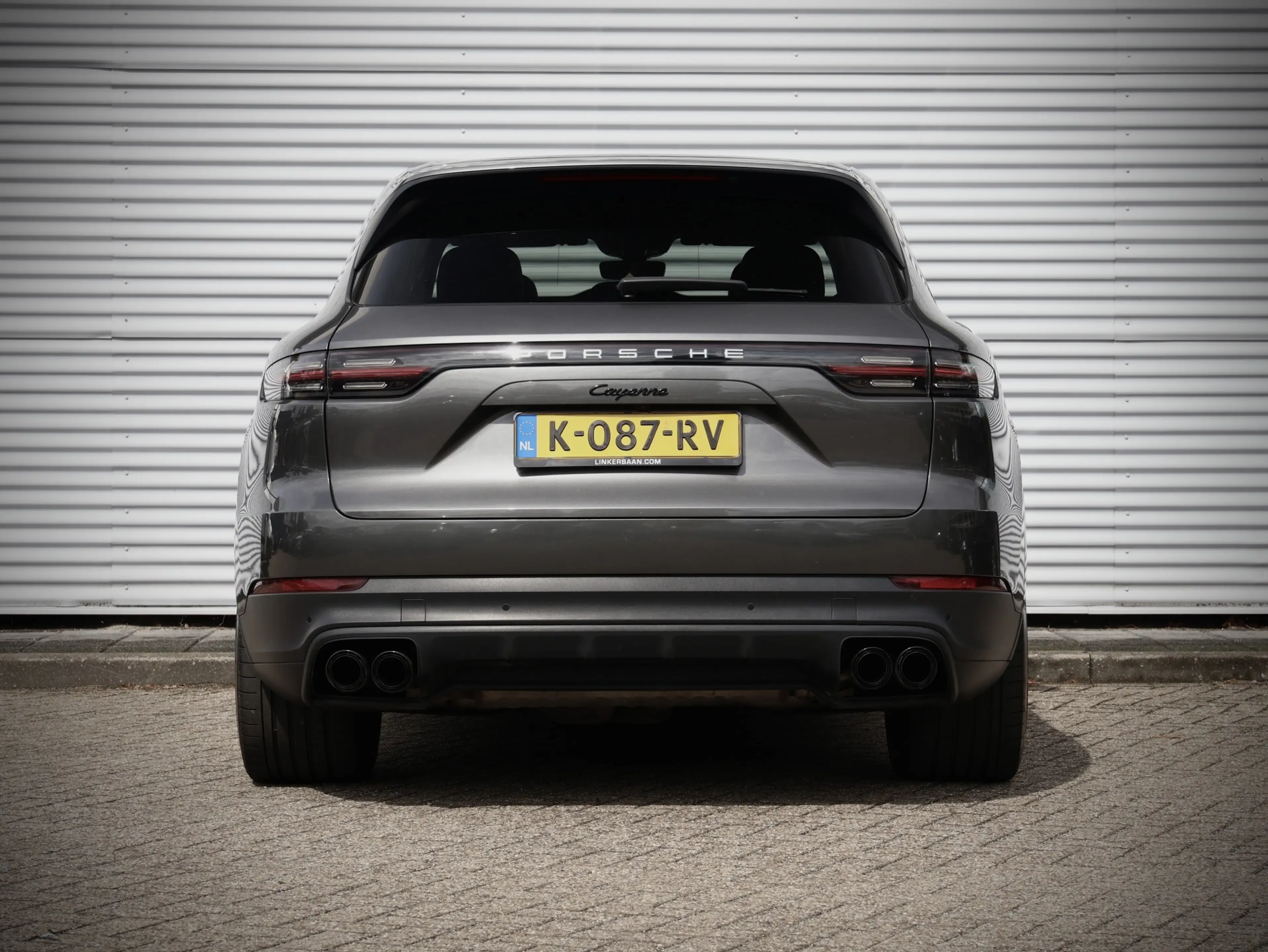 Porsche Cayenne 3.0 E-Hybrid | SOH 87% | Panodak | Sport Chrono | — photo 13