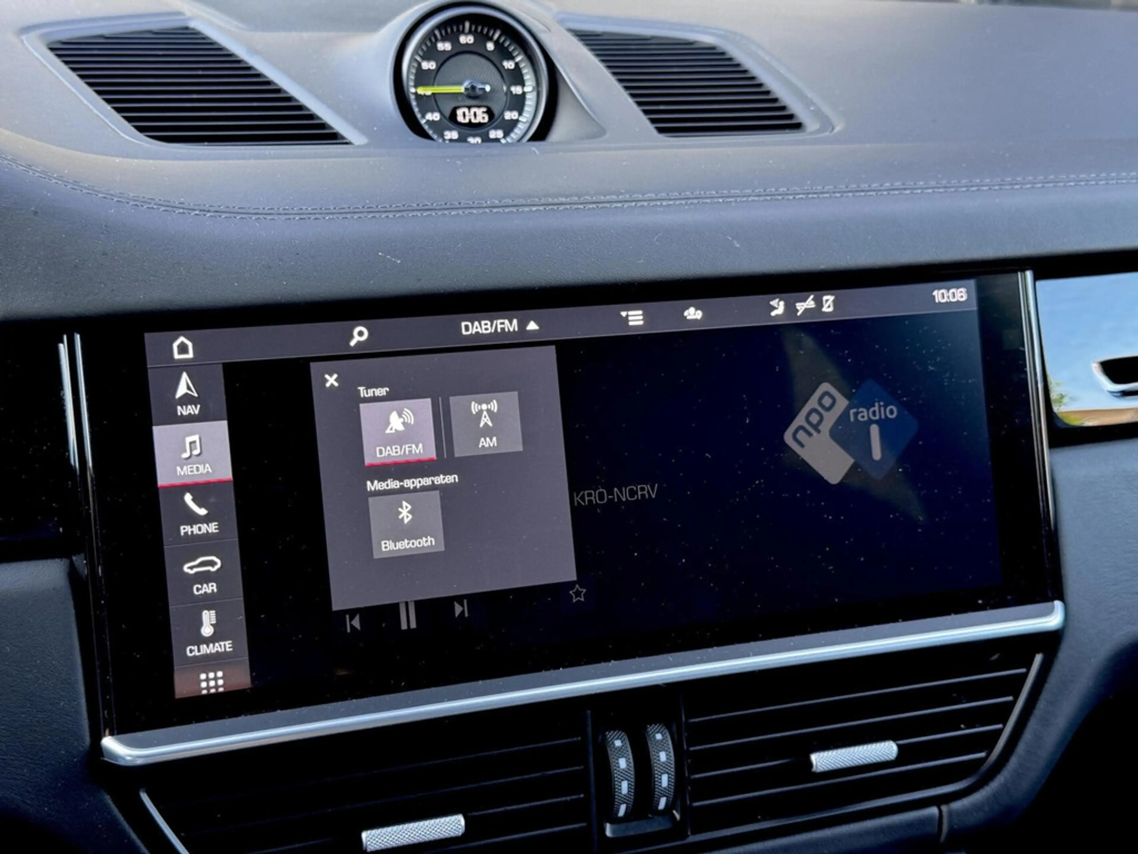 Porsche Cayenne 3.0 E-Hybrid | SOH 87% | Panodak | Sport Chrono | — photo 22
