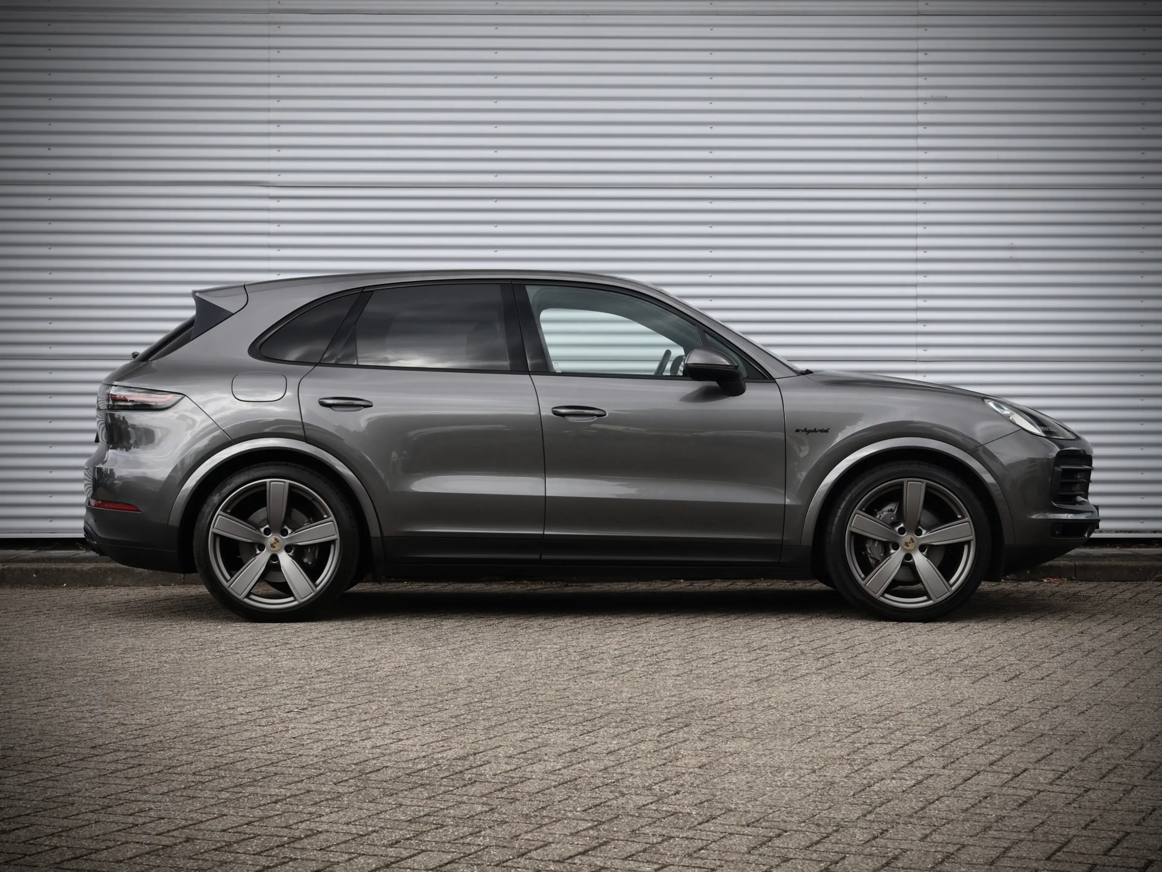 Porsche Cayenne 3.0 E-Hybrid | SOH 87% | Panodak | Sport Chrono | — photo 14