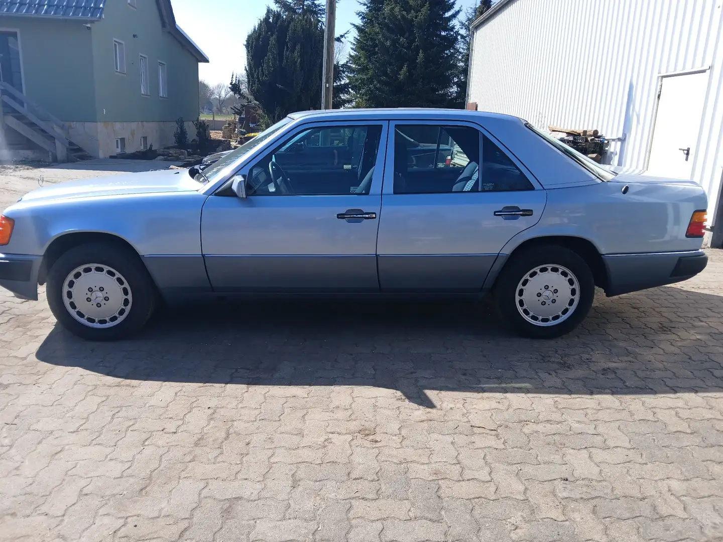 Mercedes-Benz 230 Limousine W124 Albastru - 2