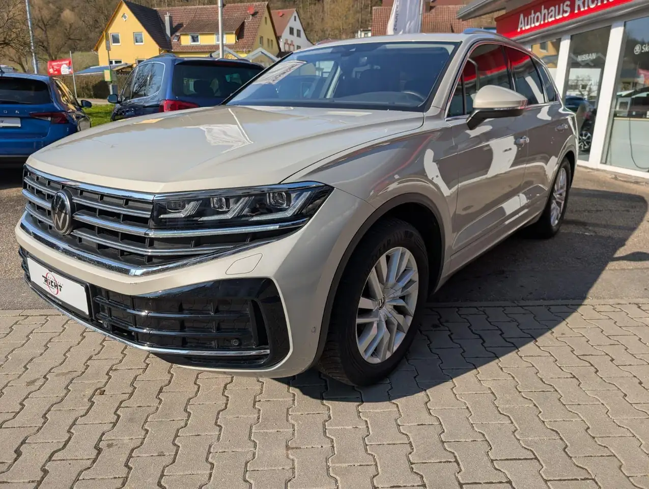 Volkswagen Touareg 3.0TDI Elegance Luft AHK Travel Beh. Front 2