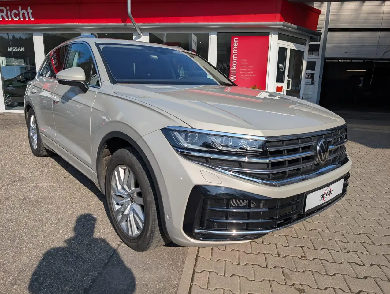 Volkswagen Touareg 3.0TDI Elegance Luft AHK Travel Beh. Front 3