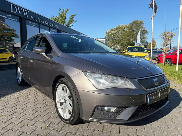Seat Leon view 5