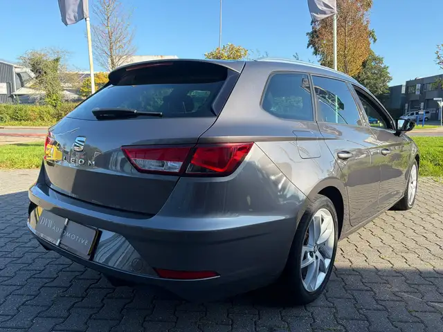 Seat Leon view 4