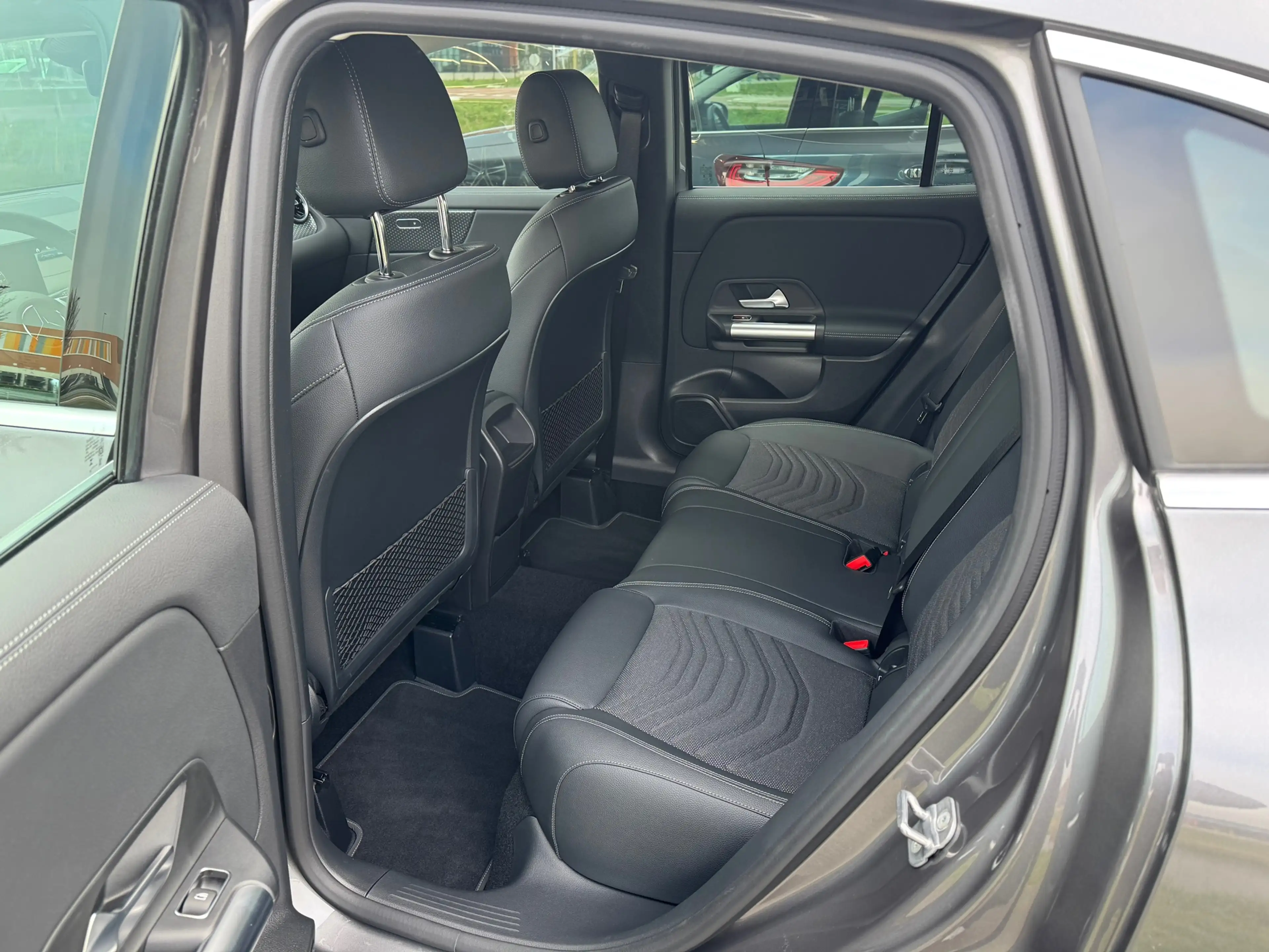 Mercedes-Benz GLA 250 e Progressive line Advanced automaat ,elektrische — photo 8