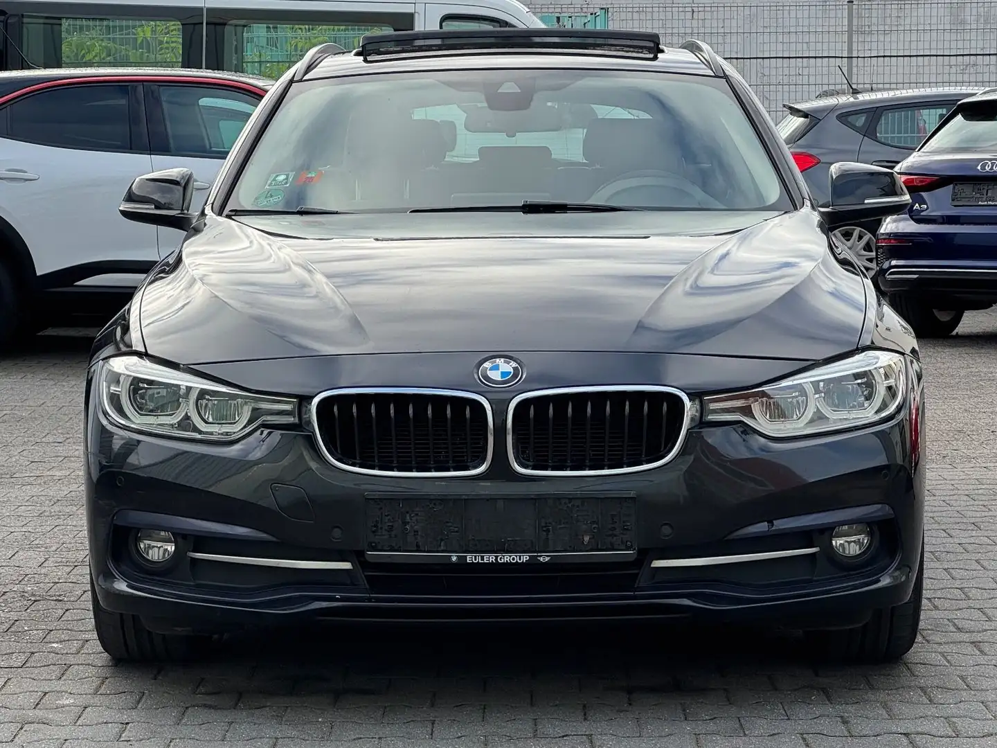 BMW 320 d Sport Line Touring Automatik Panorama Schwarz - 2