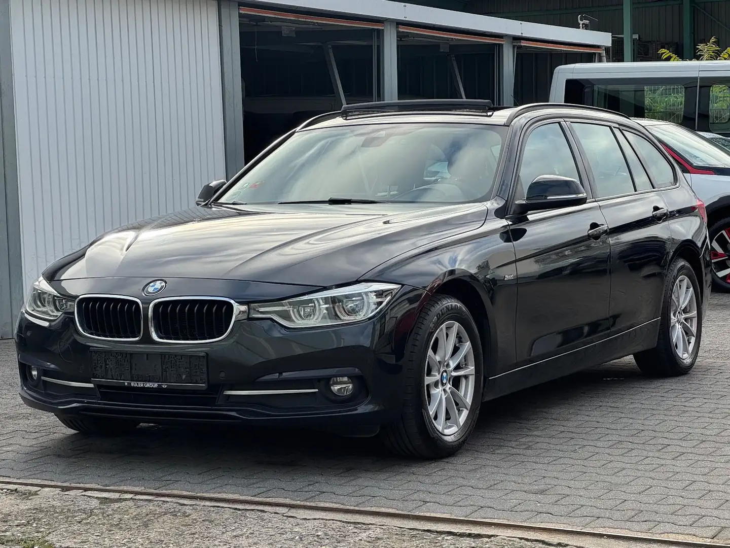 BMW 320 d Sport Line Touring Automatik Panorama Schwarz - 1