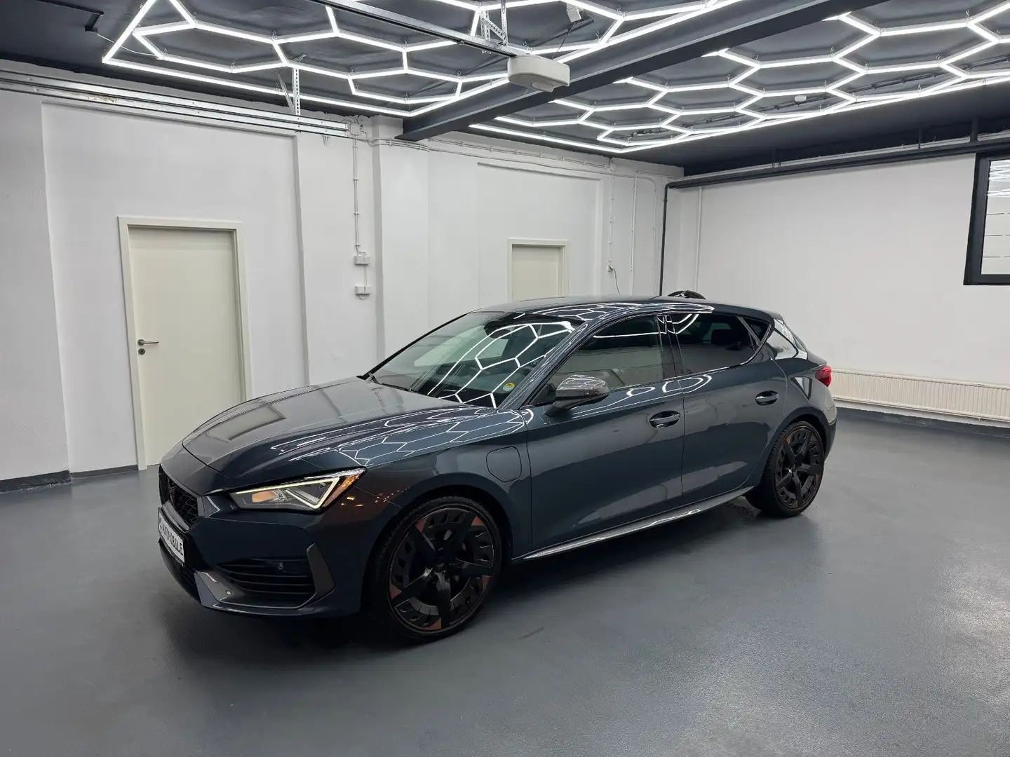 CUPRA Leon VZ e-Hybrid *PLUG IN* ACC* Šedá - 1