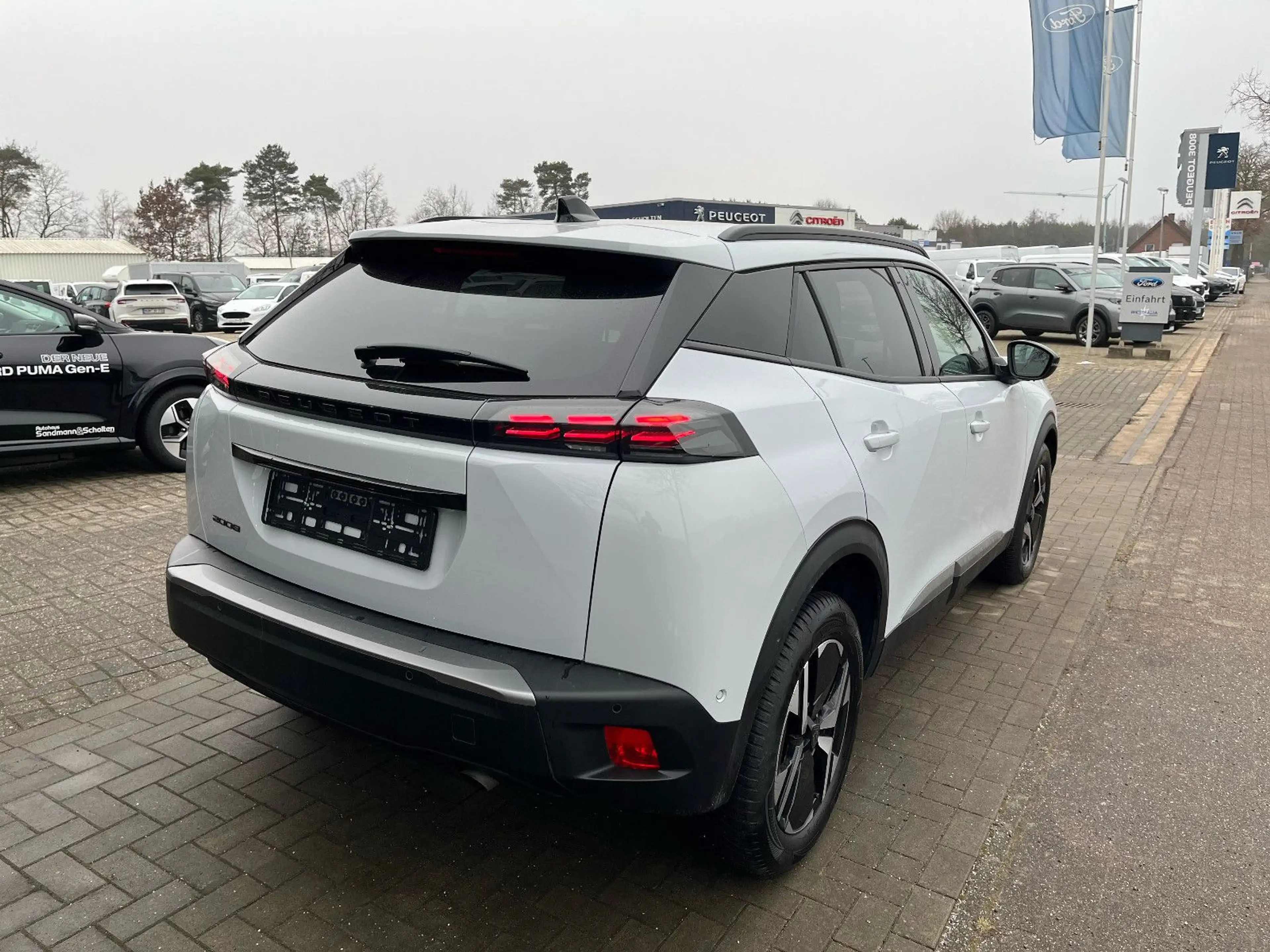Peugeot 2008 Allure ACC+Keyless+Kamera+Navi — photo 2