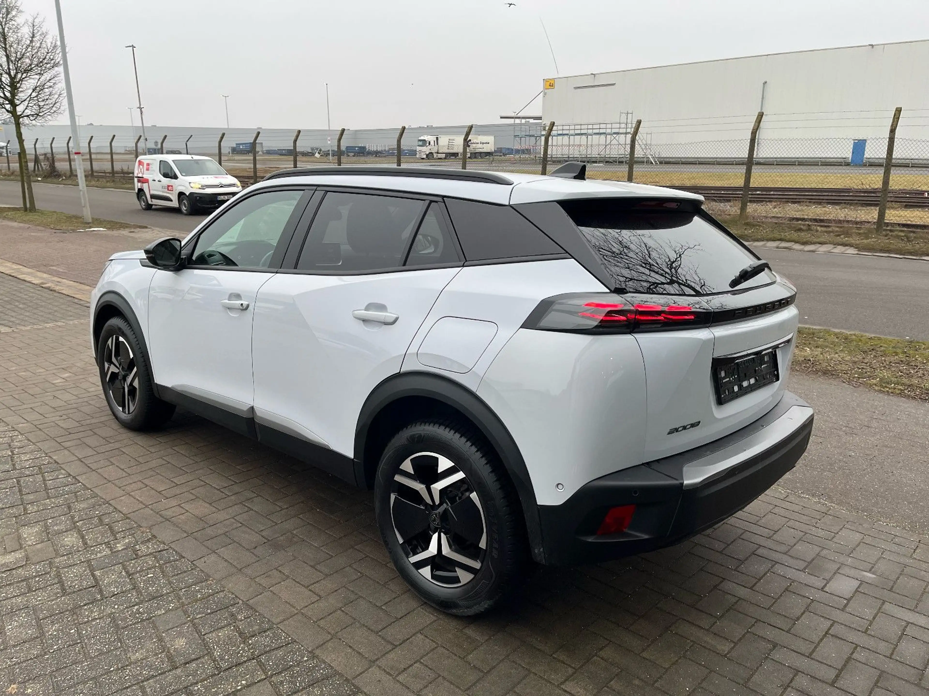 Peugeot 2008 Allure ACC+Keyless+Kamera+Navi — photo 3